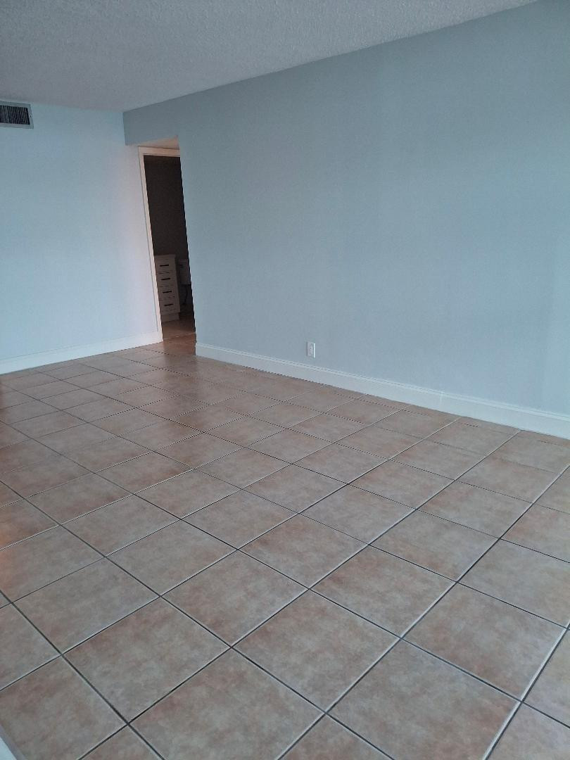 LAKE EMERALD CONDOMINIUM NO - Residential Lease