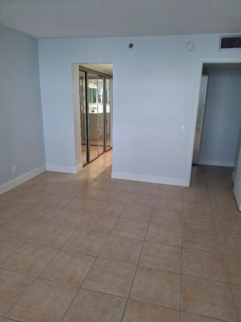 LAKE EMERALD CONDOMINIUM NO - Residential Lease