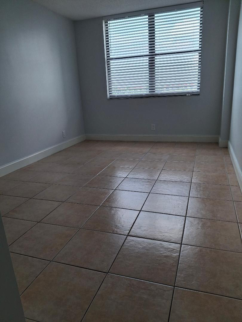 LAKE EMERALD CONDOMINIUM NO - Residential Lease