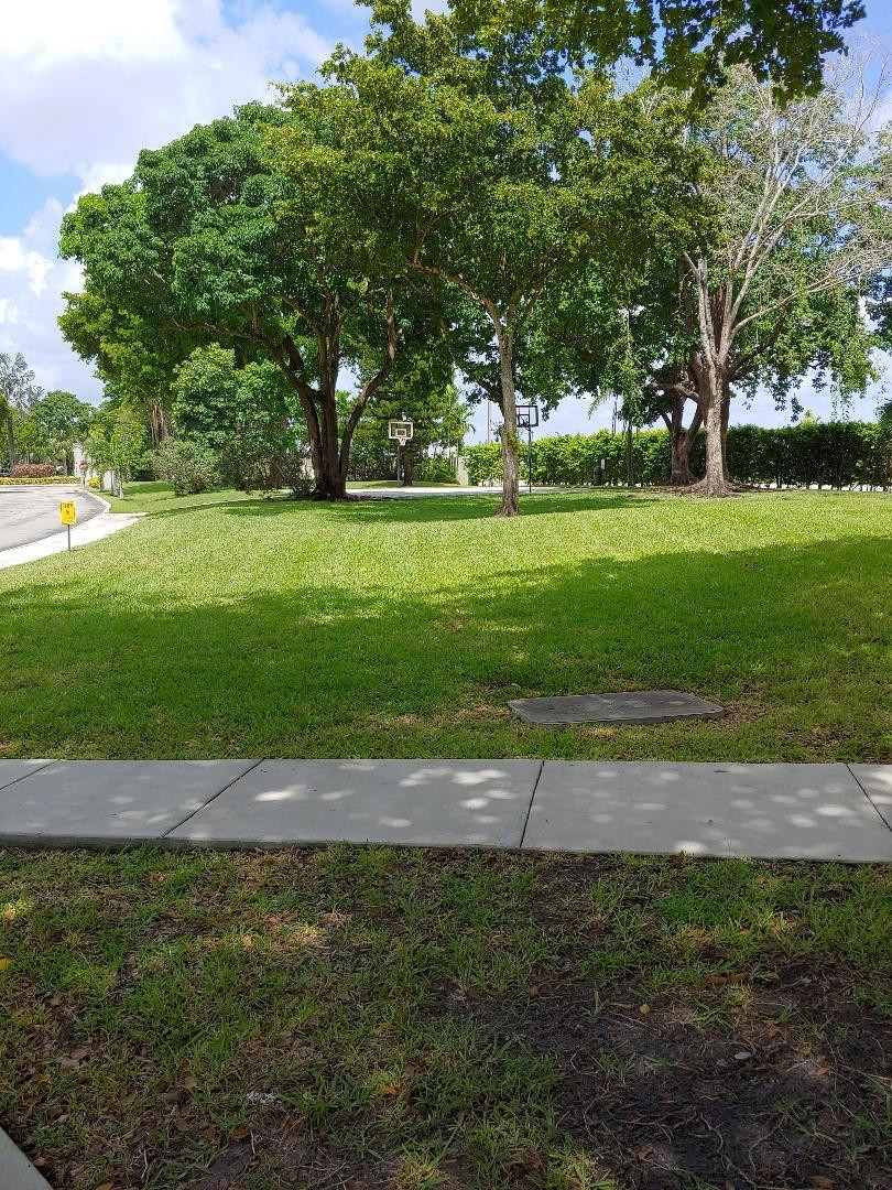 LAKE EMERALD CONDOMINIUM NO - Residential Lease