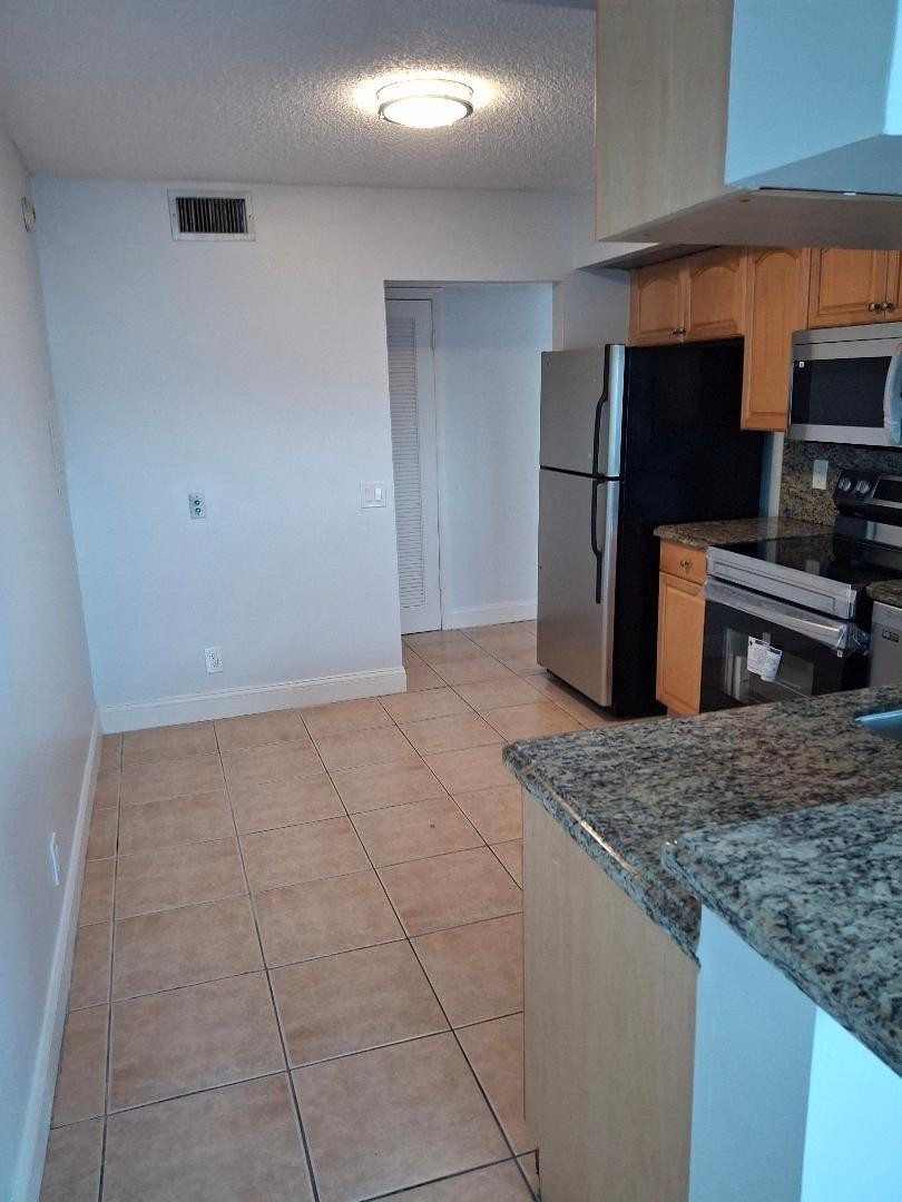 LAKE EMERALD CONDOMINIUM NO - Residential Lease