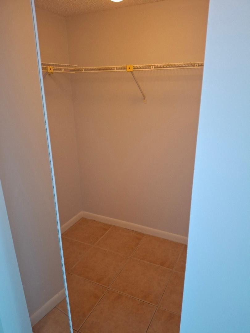 LAKE EMERALD CONDOMINIUM NO - Residential Lease
