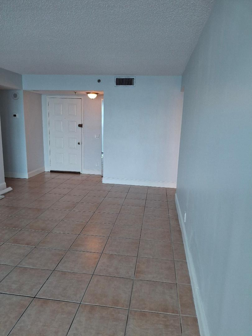 LAKE EMERALD CONDOMINIUM NO - Residential Lease