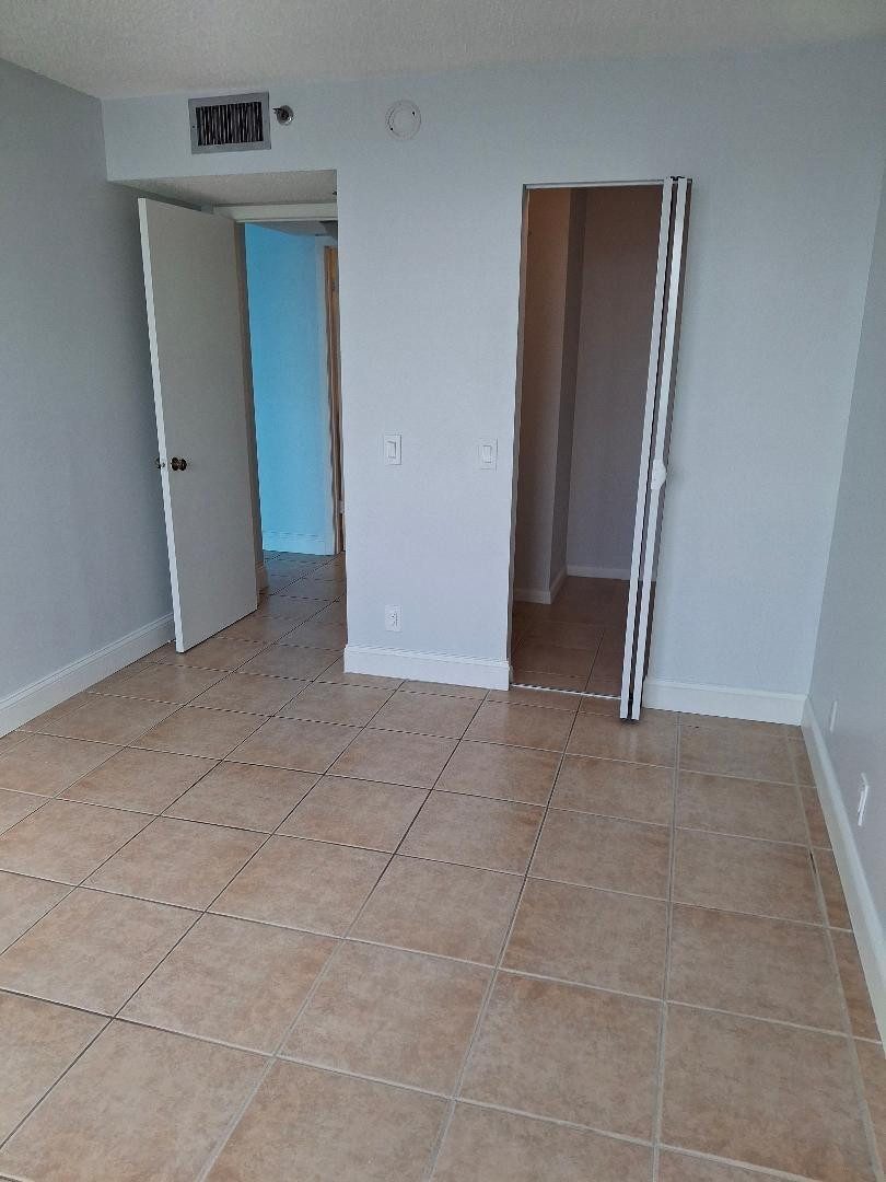 LAKE EMERALD CONDOMINIUM NO - Residential Lease