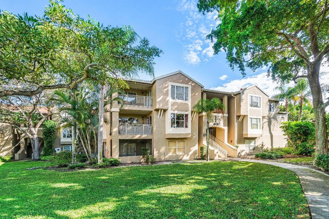 Verano at Delray is an all ages, pet-friendly, gated community .This 2nd floor 3 bed 2 bath unit has a long lake view . As you enter the apartment you see pendant lighting over the snack bar & a sunken living room. Stainless Steel appliances installed just a few years ago . There is a side-by-side full size washer & dryer. Both bathrooms have combination Roman tub/shower. Rent right away for 7-month minimum term & 2 rentals allowed every year. 2 pets allowed up to maximum combined weight of 40 lbs. There is additional storage right outside the unit. Amenities include pool, hot tub, clubhouse, tennis, tot lot, exercise room, basketball court, jogging path, & a car wash area.