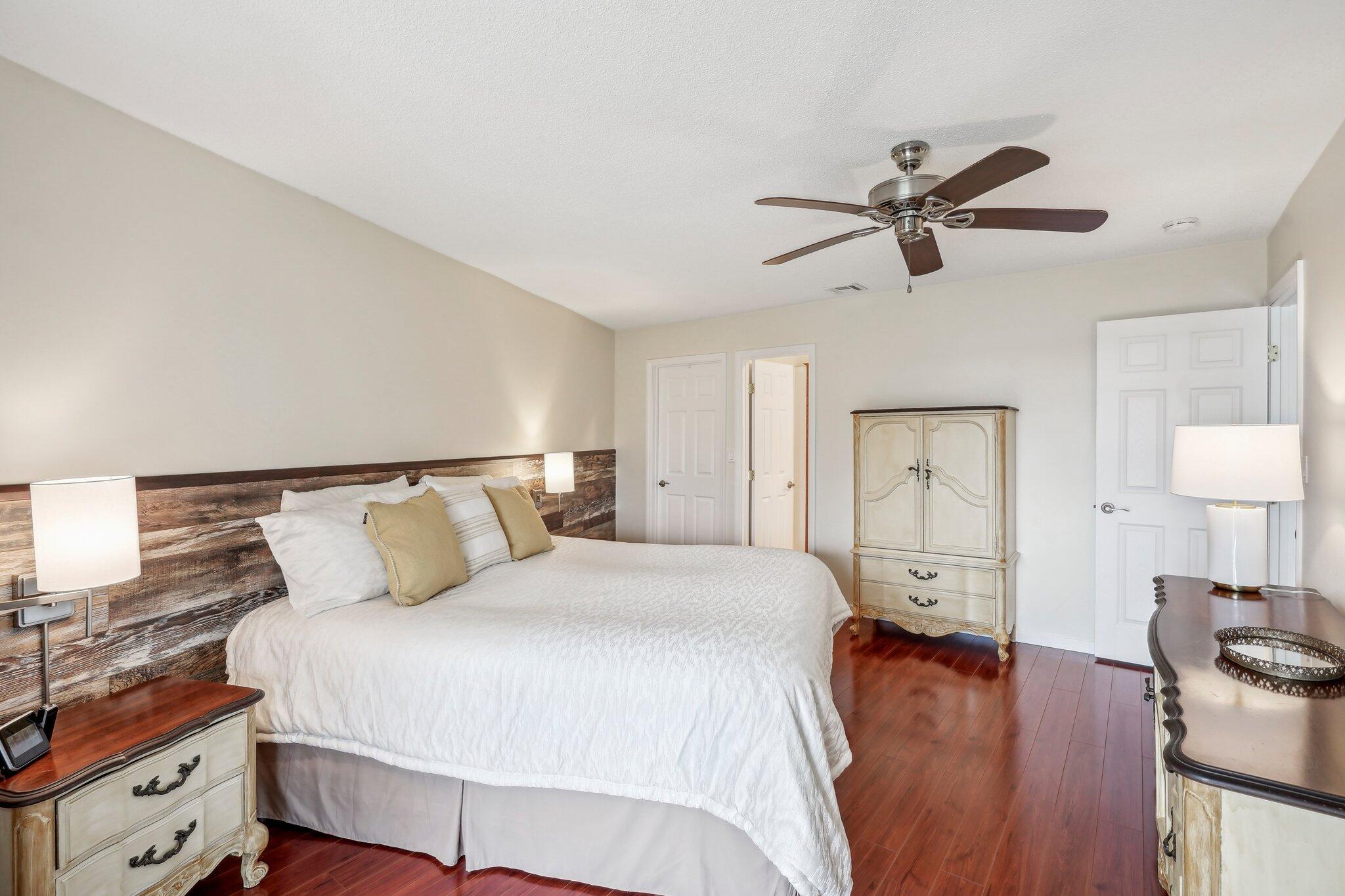 QUEENS COVE HOUSE CONDO - Residential