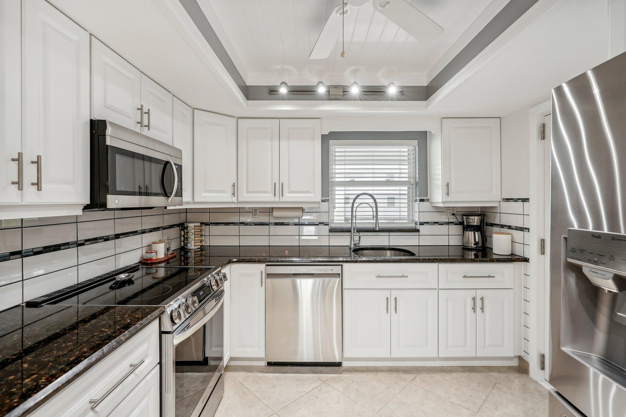 QUEENS COVE HOUSE CONDO - Residential