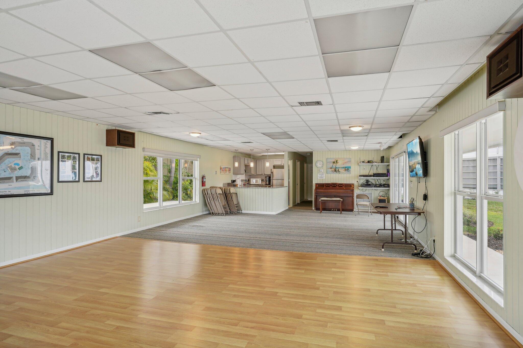 QUEENS COVE HOUSE CONDO - Residential