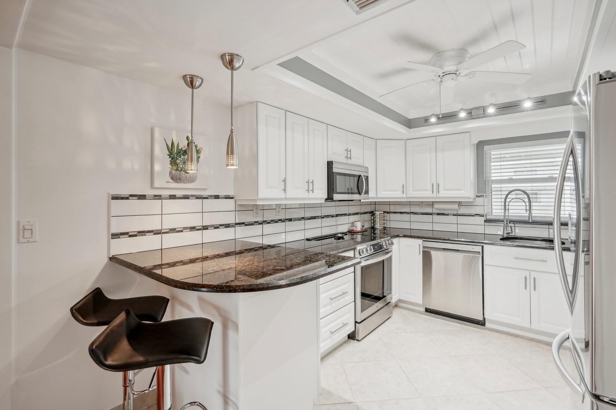QUEENS COVE HOUSE CONDO - Residential