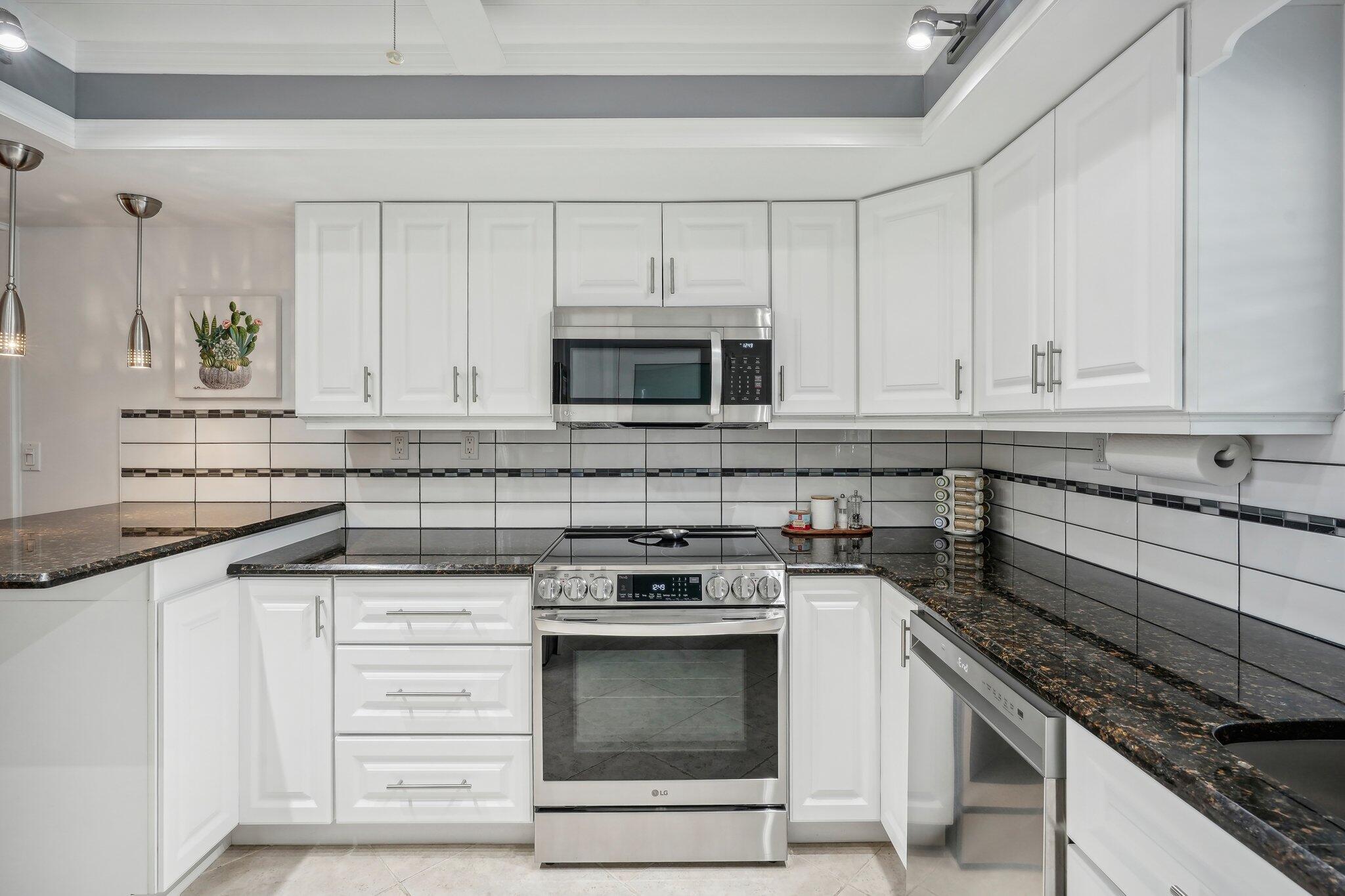 QUEENS COVE HOUSE CONDO - Residential