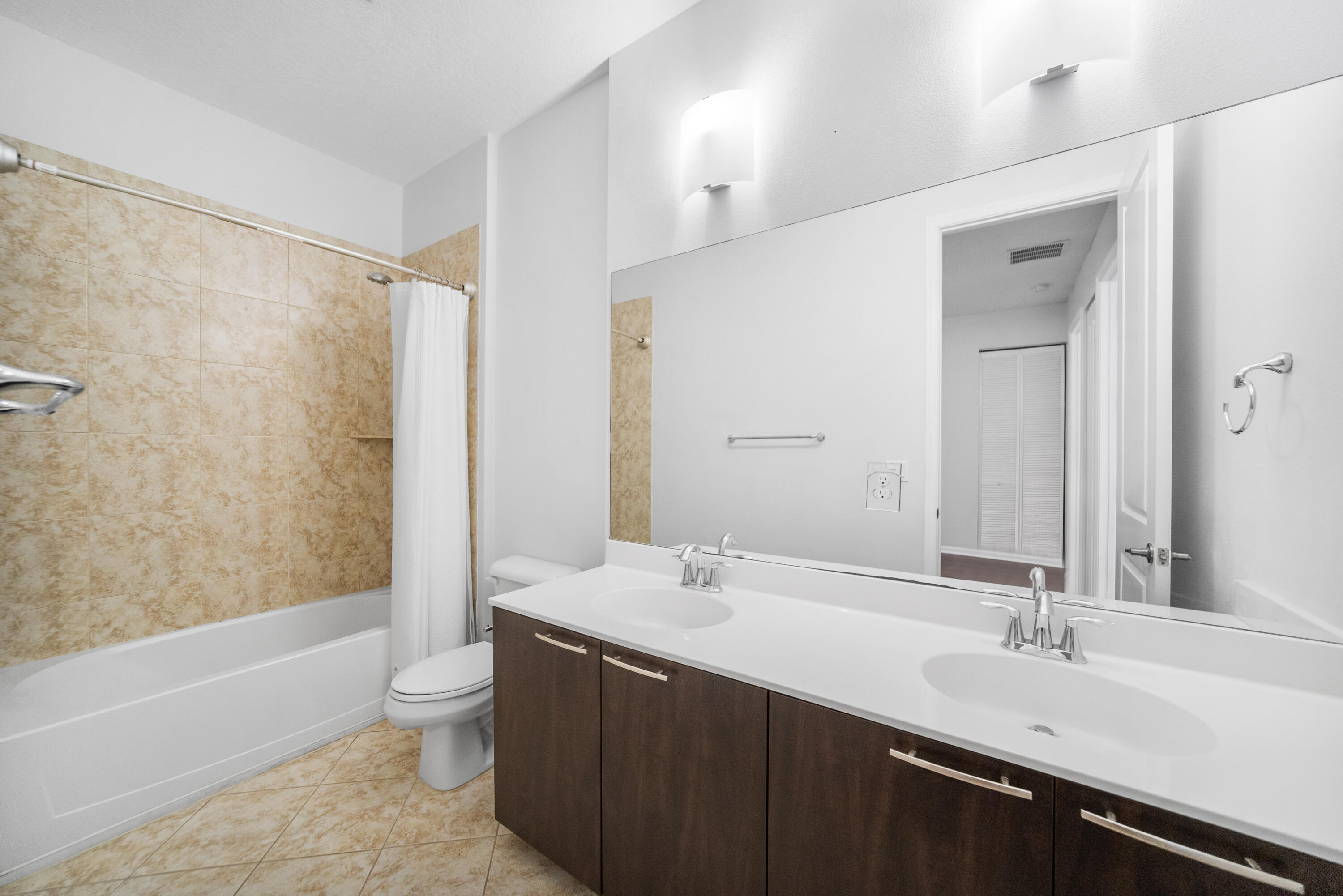 BLUE LAKE TOWNHOMES - Residential