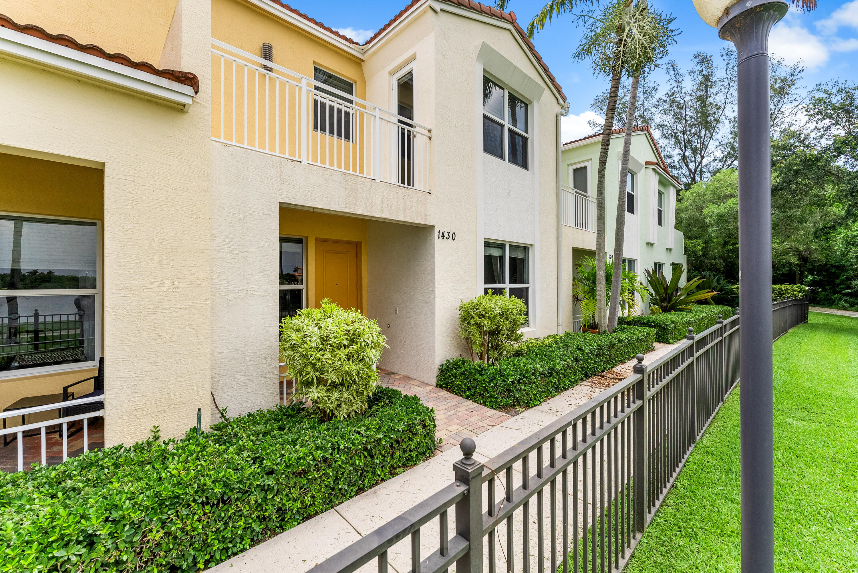 BLUE LAKE TOWNHOMES - Residential