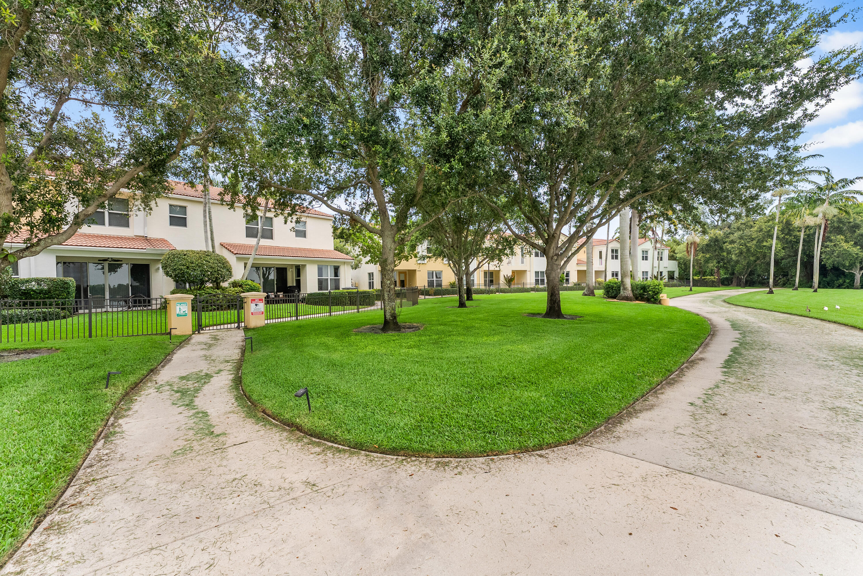 BLUE LAKE TOWNHOMES - Residential