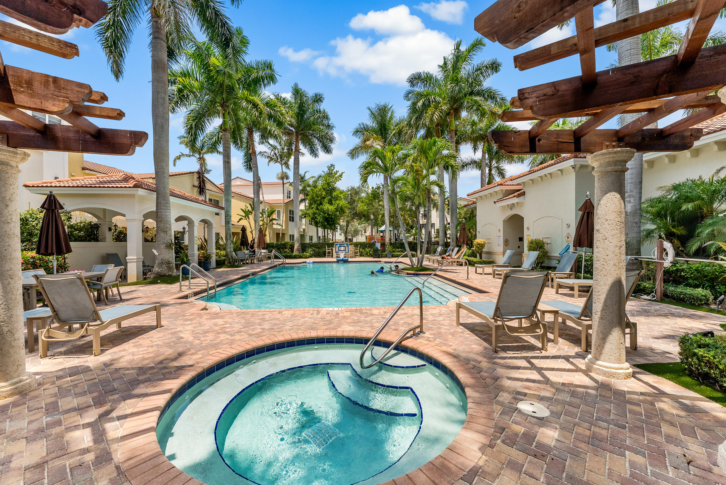 BLUE LAKE TOWNHOMES - Residential