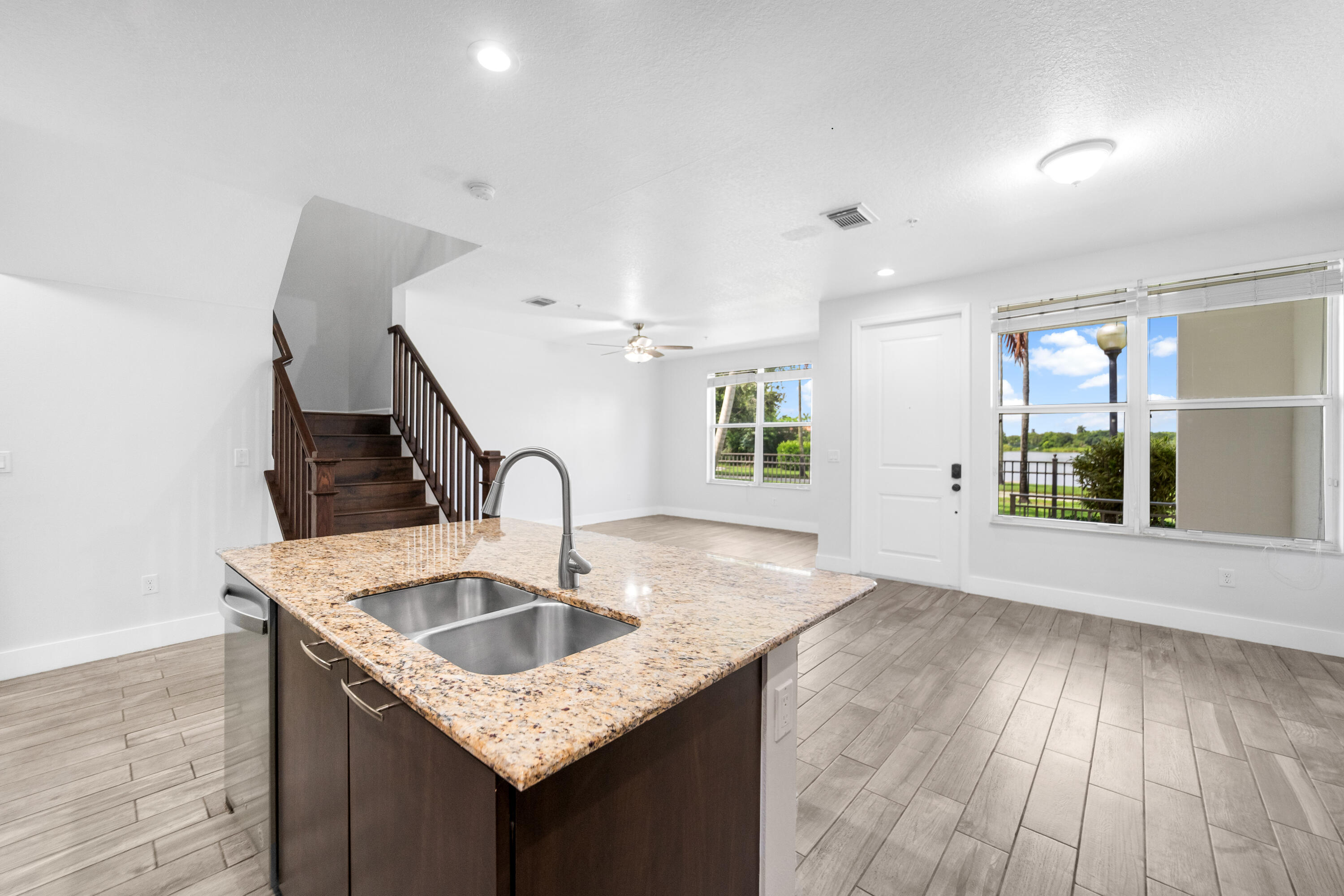 BLUE LAKE TOWNHOMES - Residential