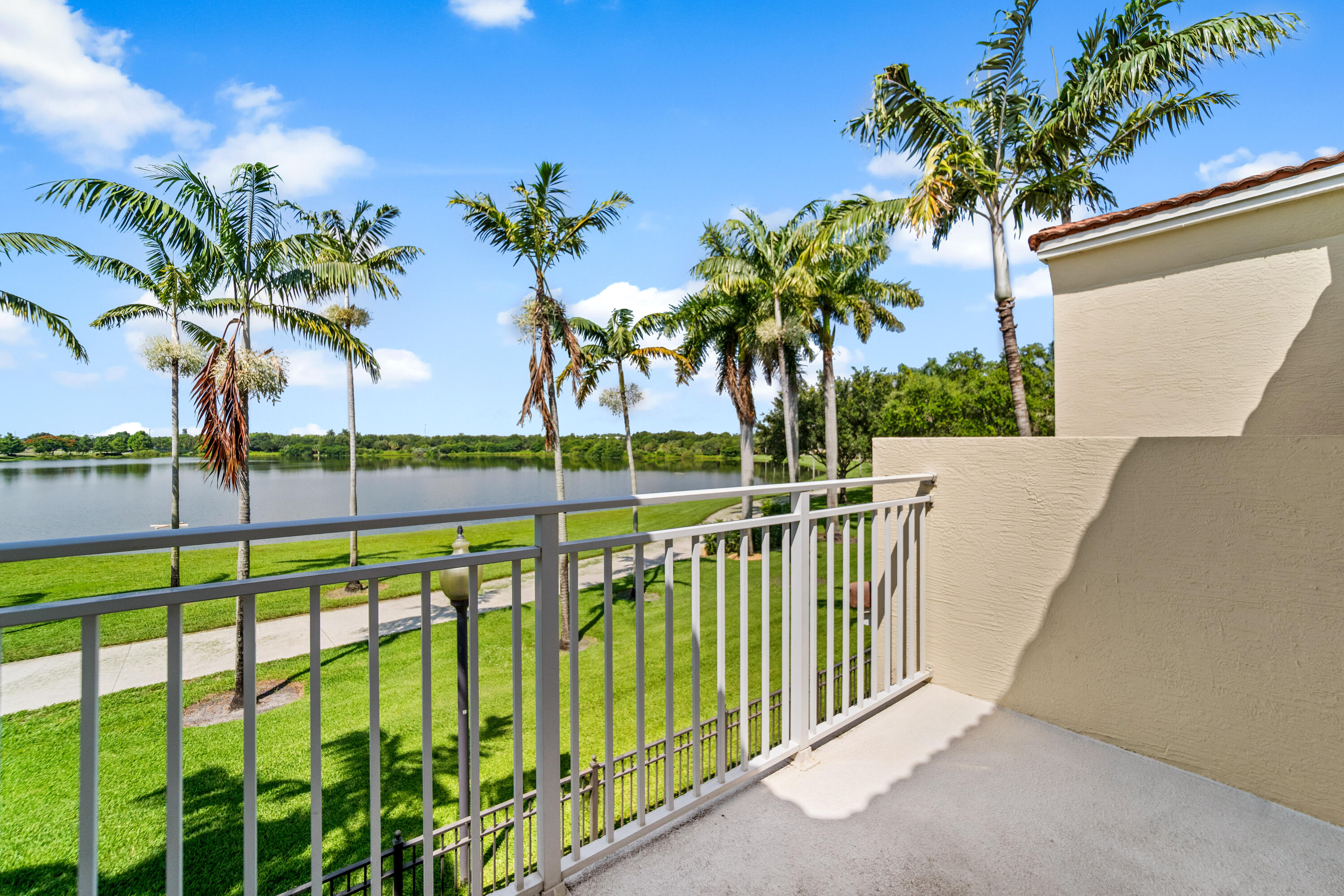 BLUE LAKE TOWNHOMES - Residential