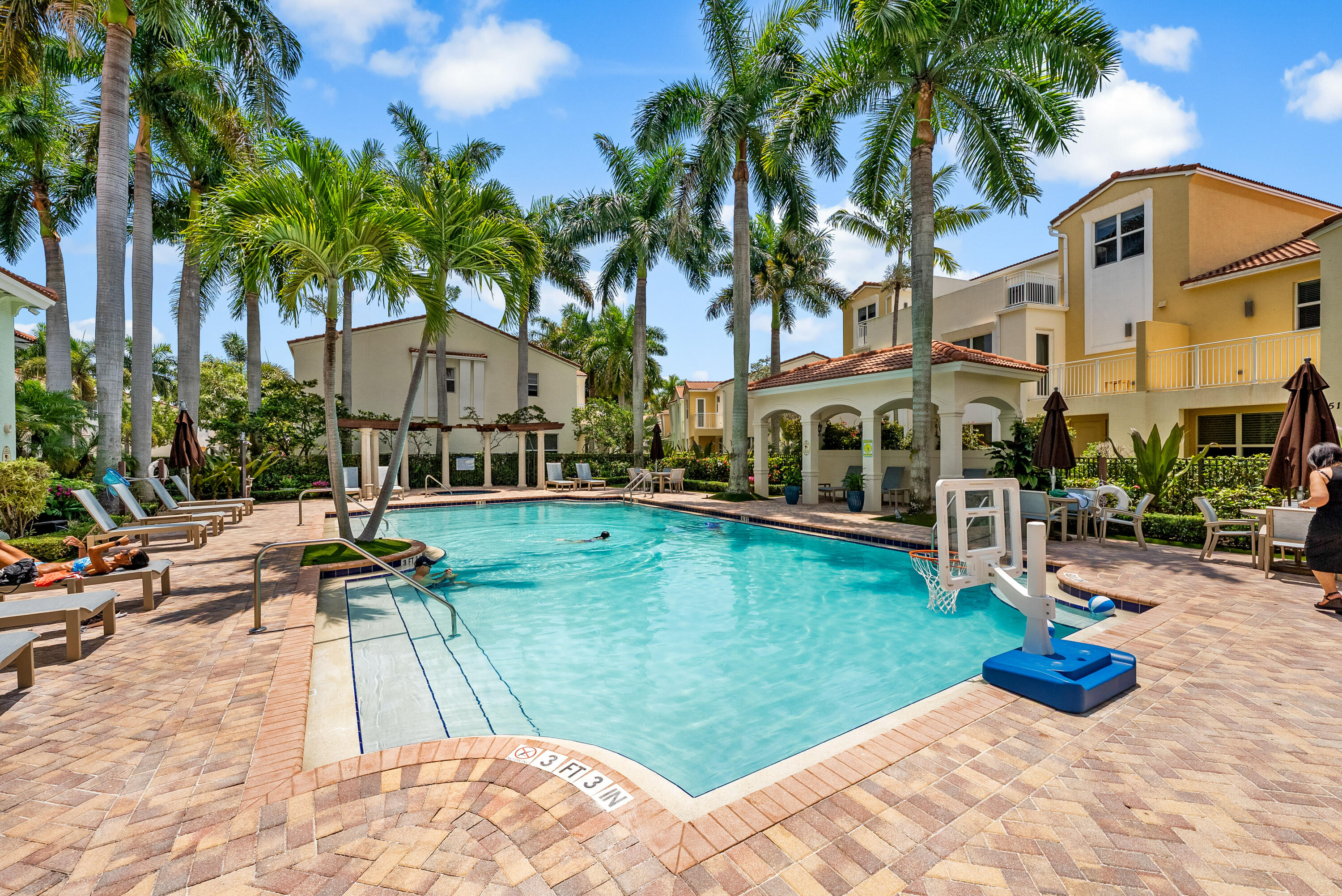 BLUE LAKE TOWNHOMES - Residential
