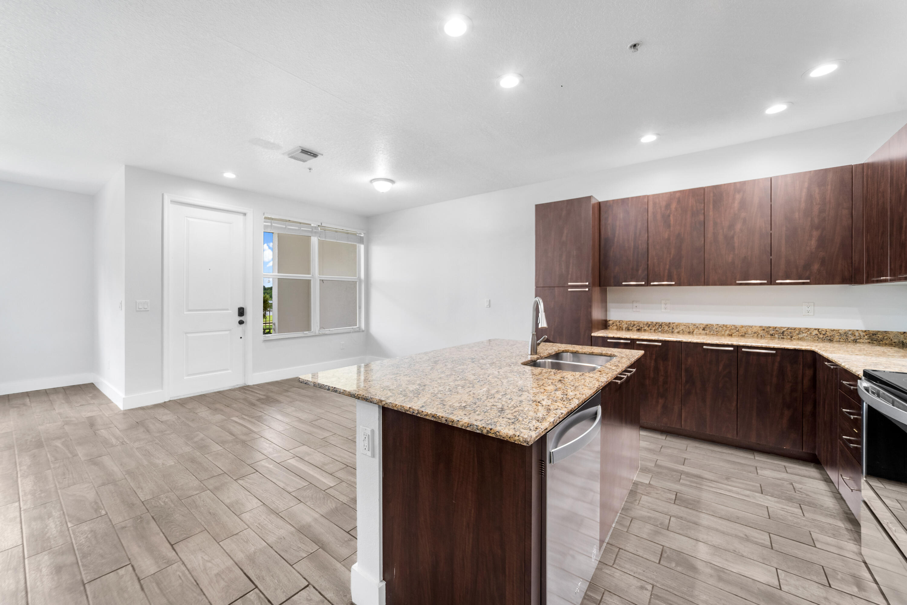 BLUE LAKE TOWNHOMES - Residential