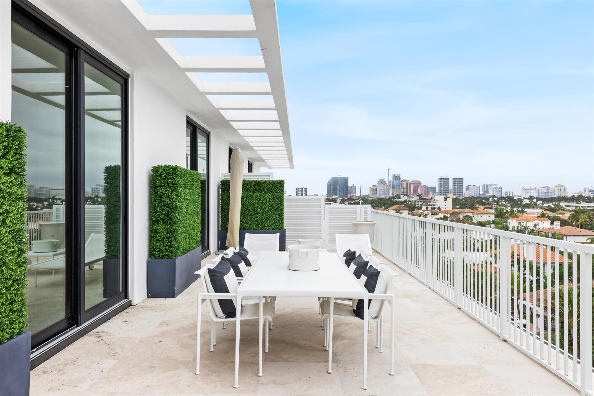 FOUR HUNDRED SO OCEAN BLVD CONDO - Residential