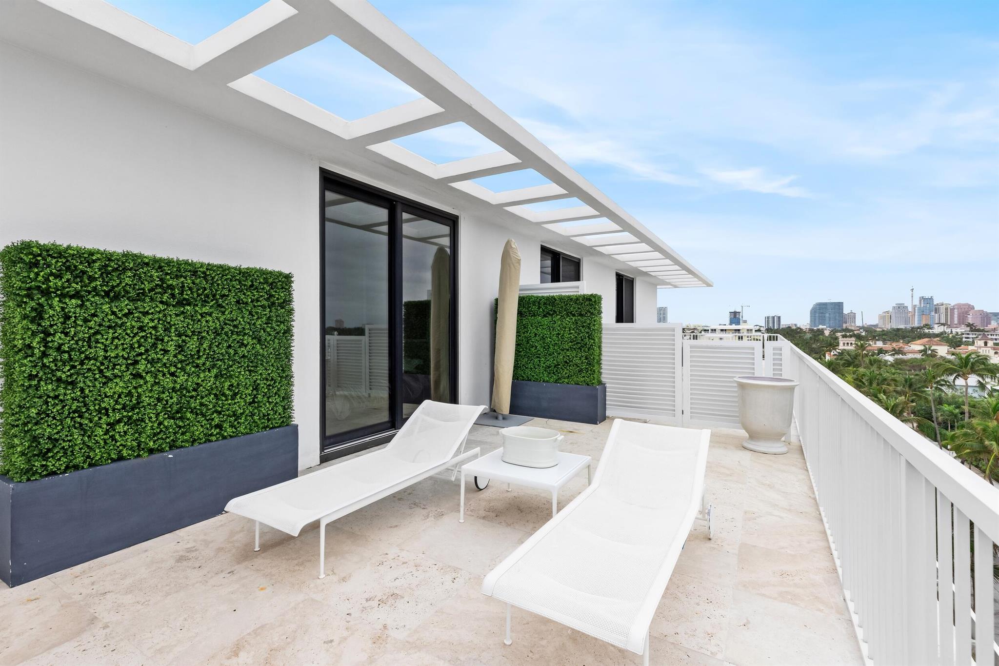 FOUR HUNDRED SO OCEAN BLVD CONDO - Residential