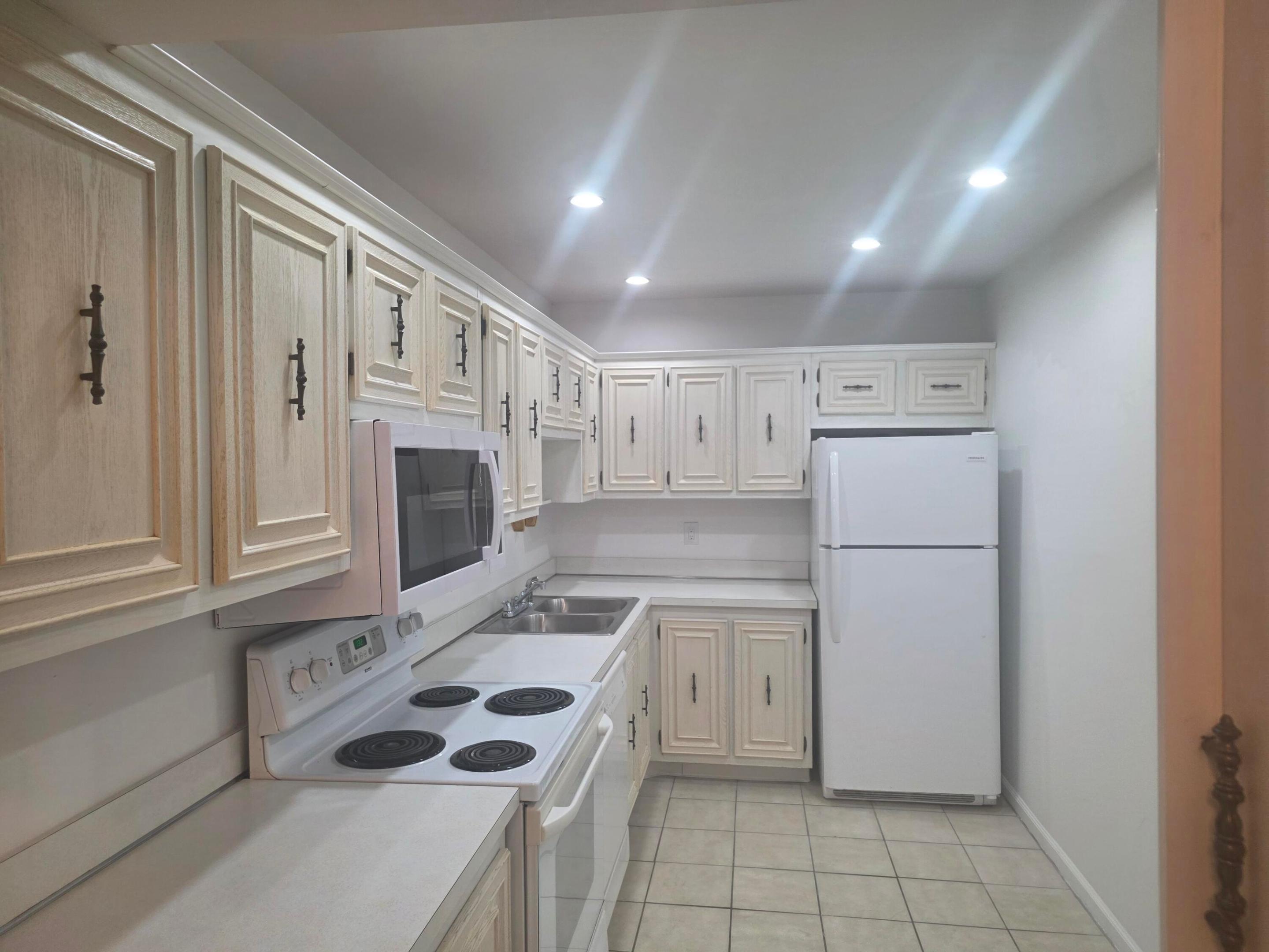 DEERFIELD PINES NORTH CONDO - Residential Lease