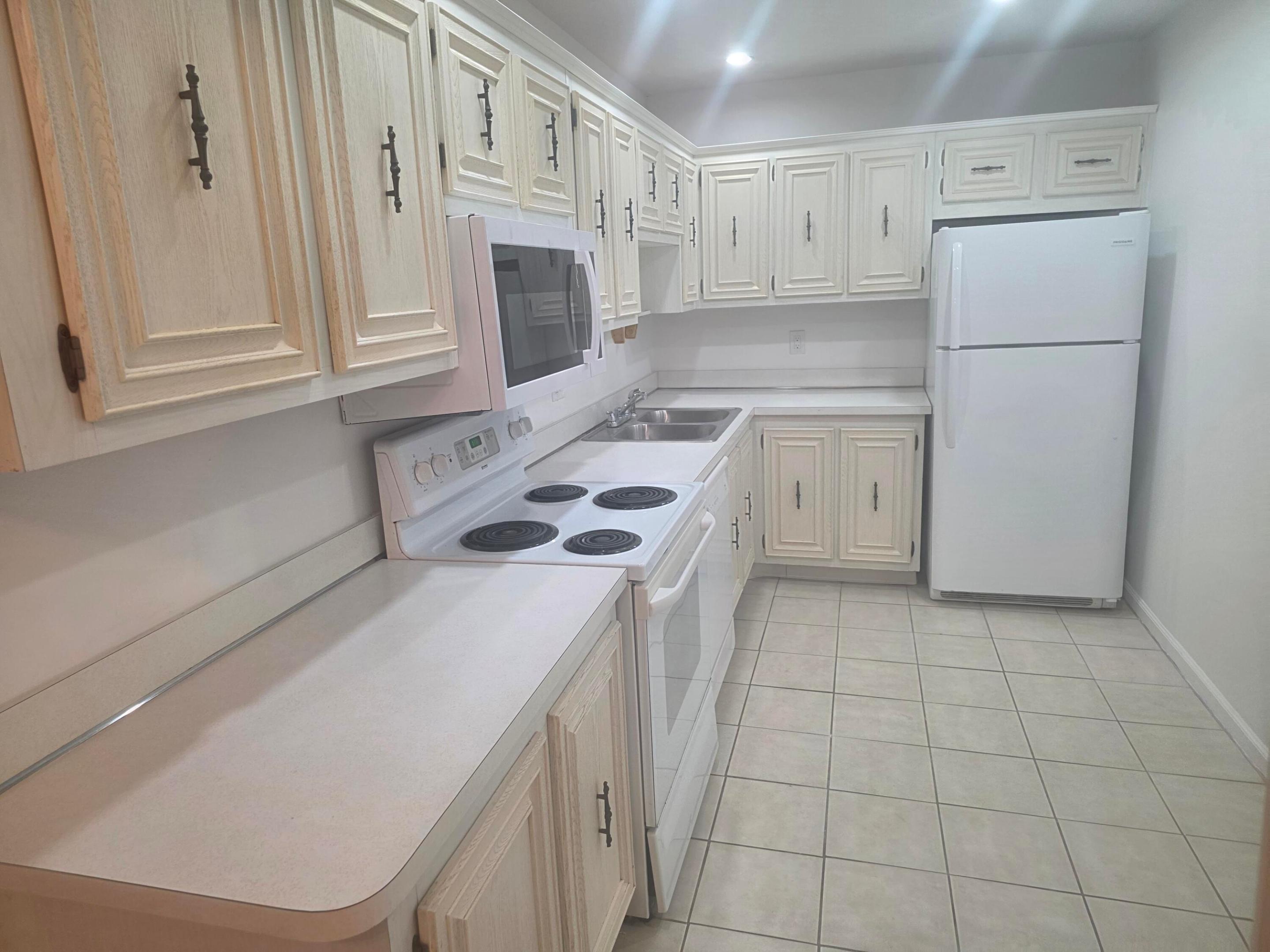 DEERFIELD PINES NORTH CONDO - Residential Lease