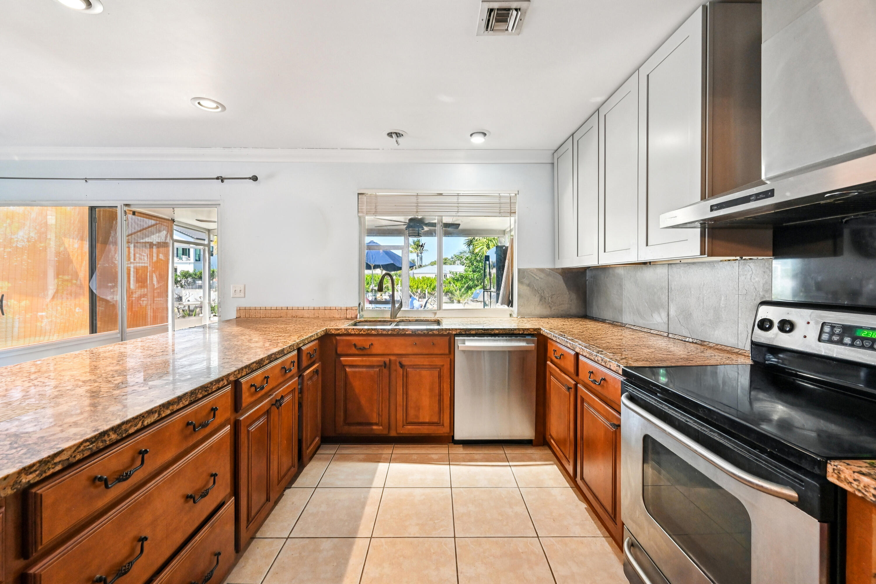 NORTH PALM BEACH VILLAGE OF PL 1 IN PB 2 - Residential