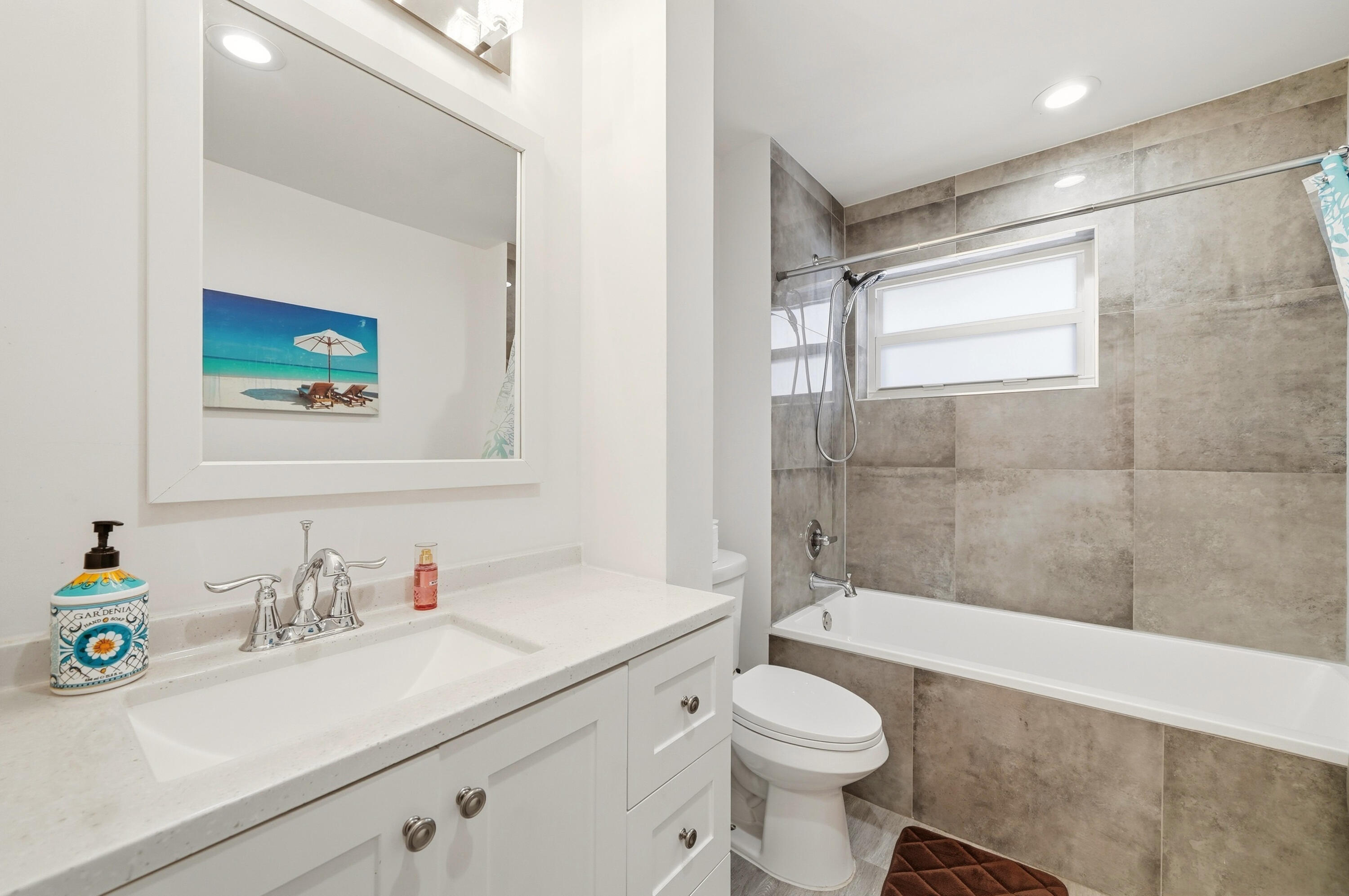 ASTOR CONDO - Residential