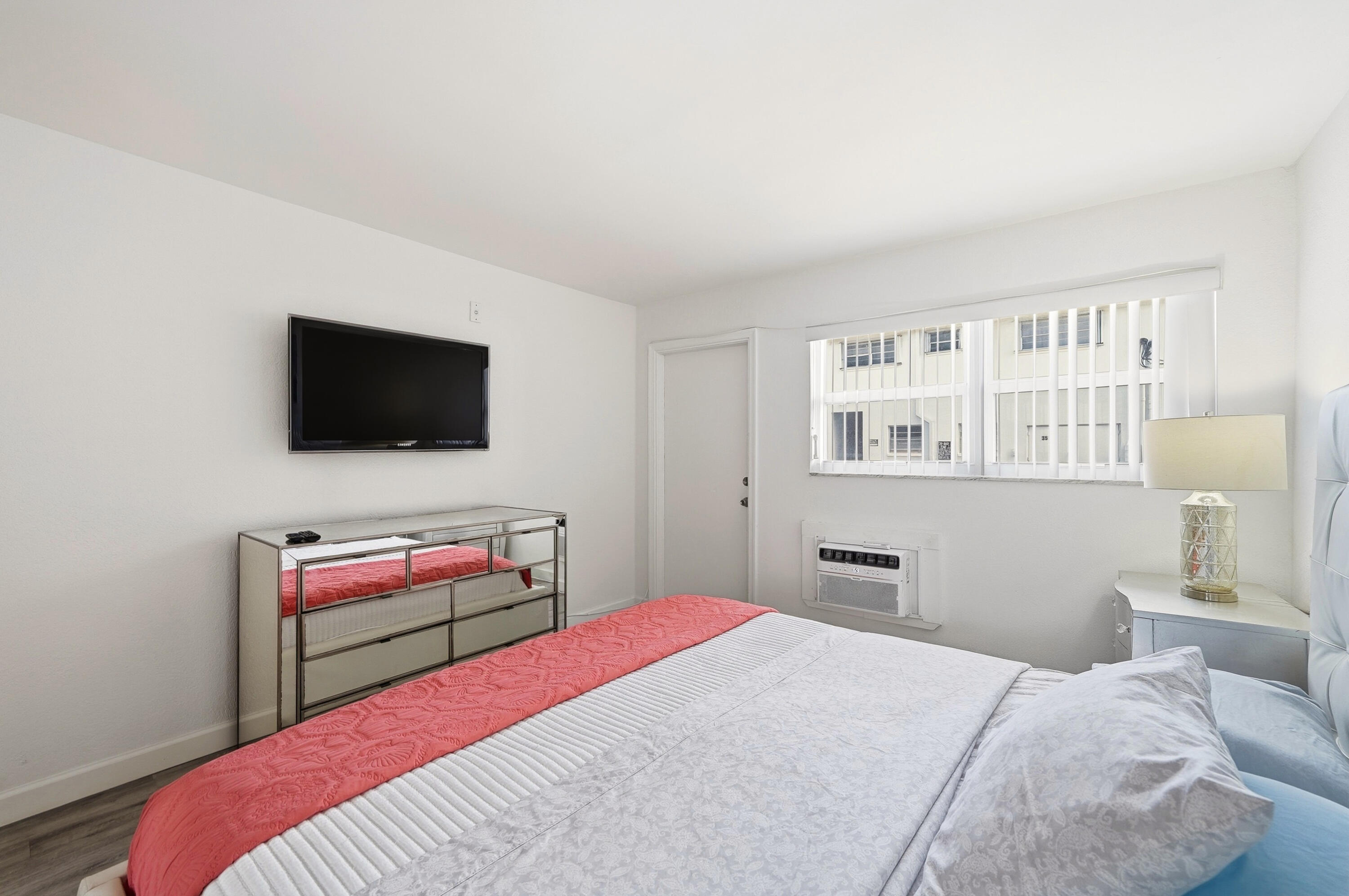 ASTOR CONDO - Residential