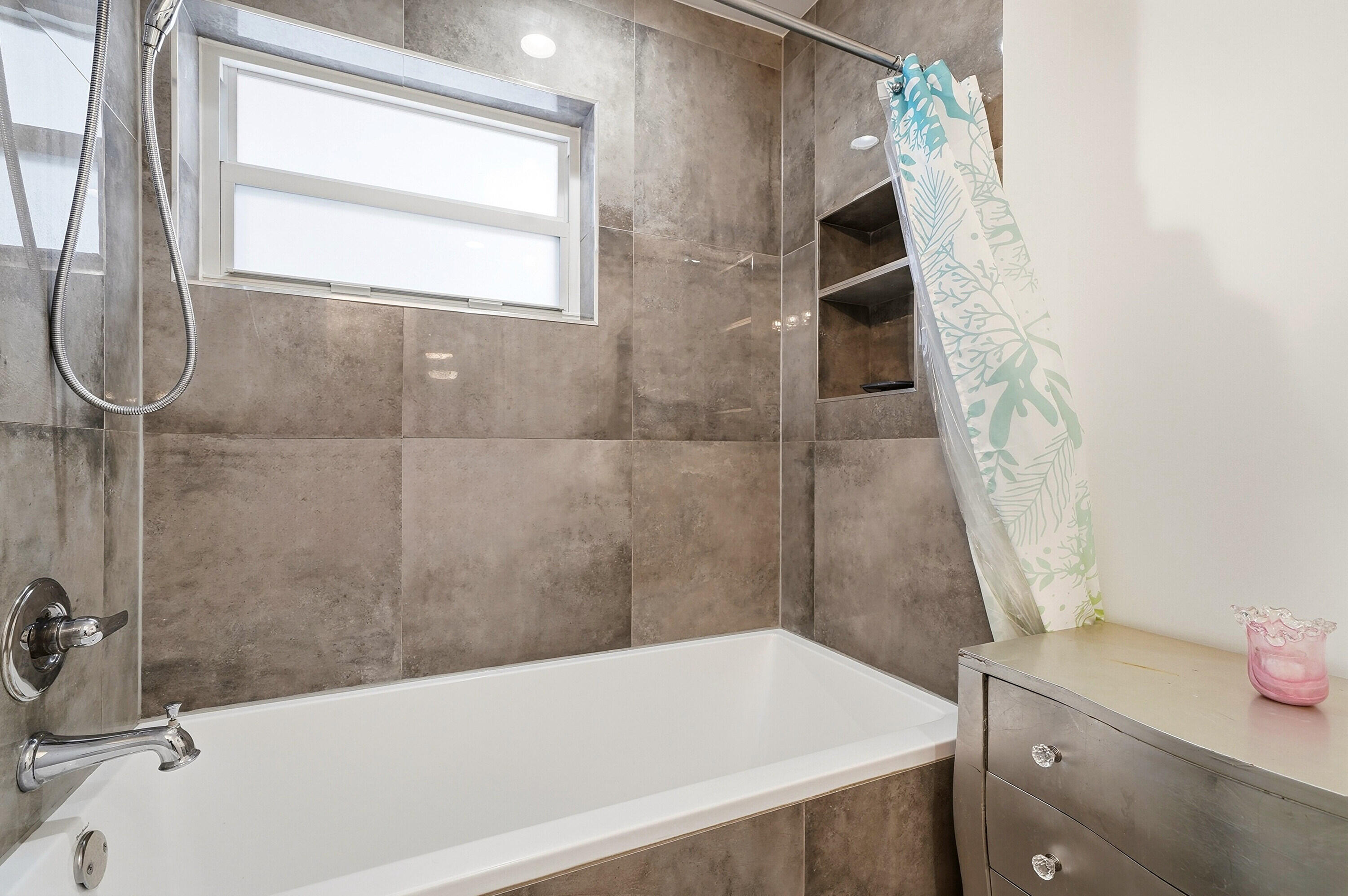 ASTOR CONDO - Residential