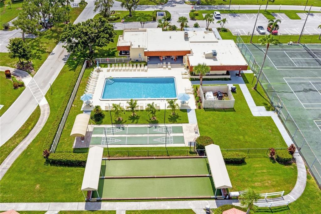 VISTA ROYALE PHASE IV BLDGS 83-111 - Residential Lease