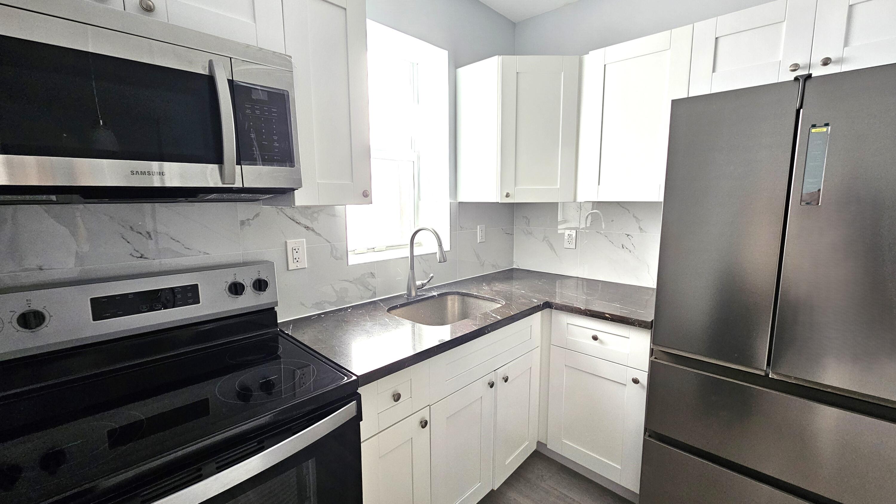 LAWRENCE ESTATE LAND CO - Residential Lease