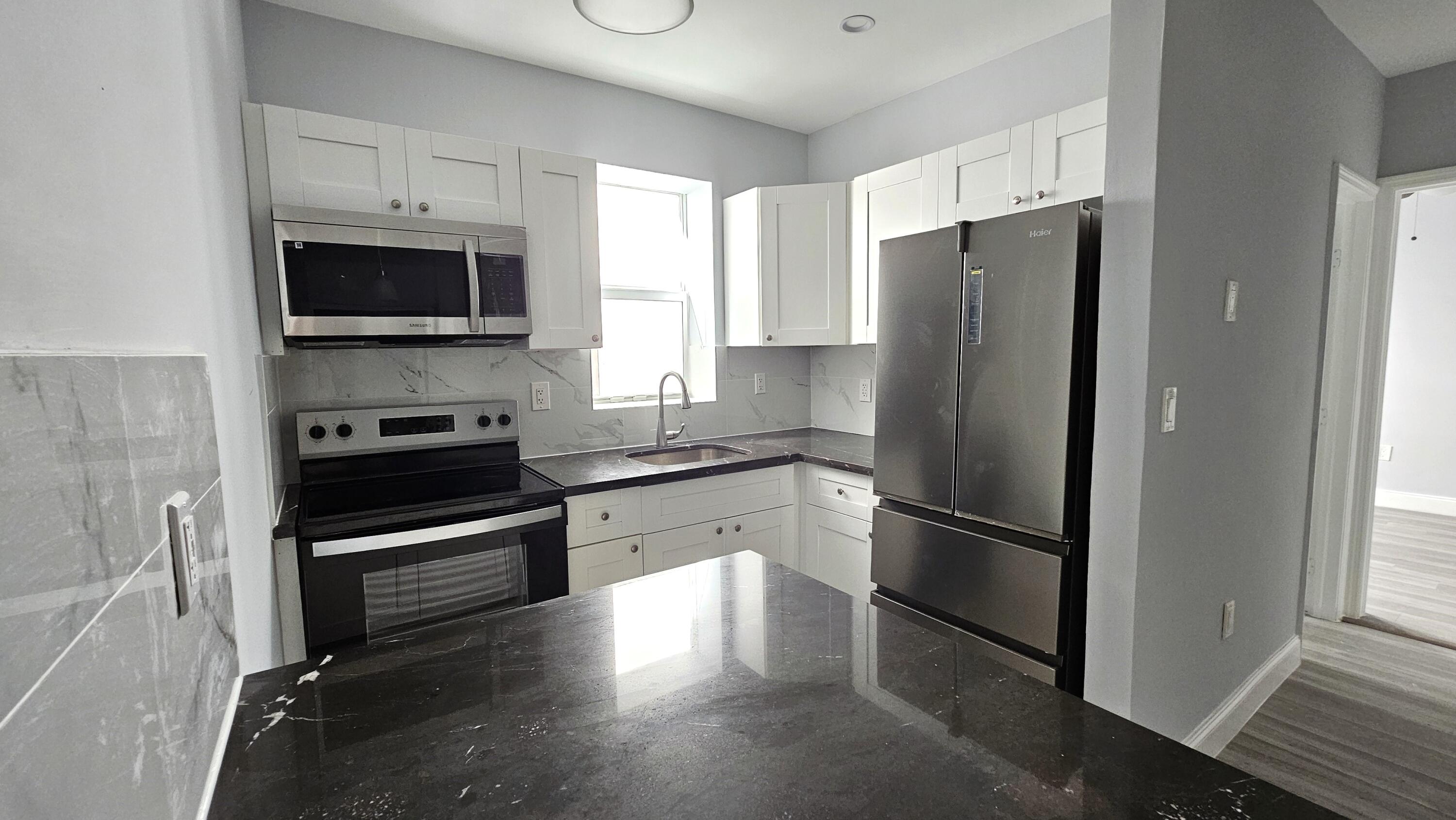 LAWRENCE ESTATE LAND CO - Residential Lease