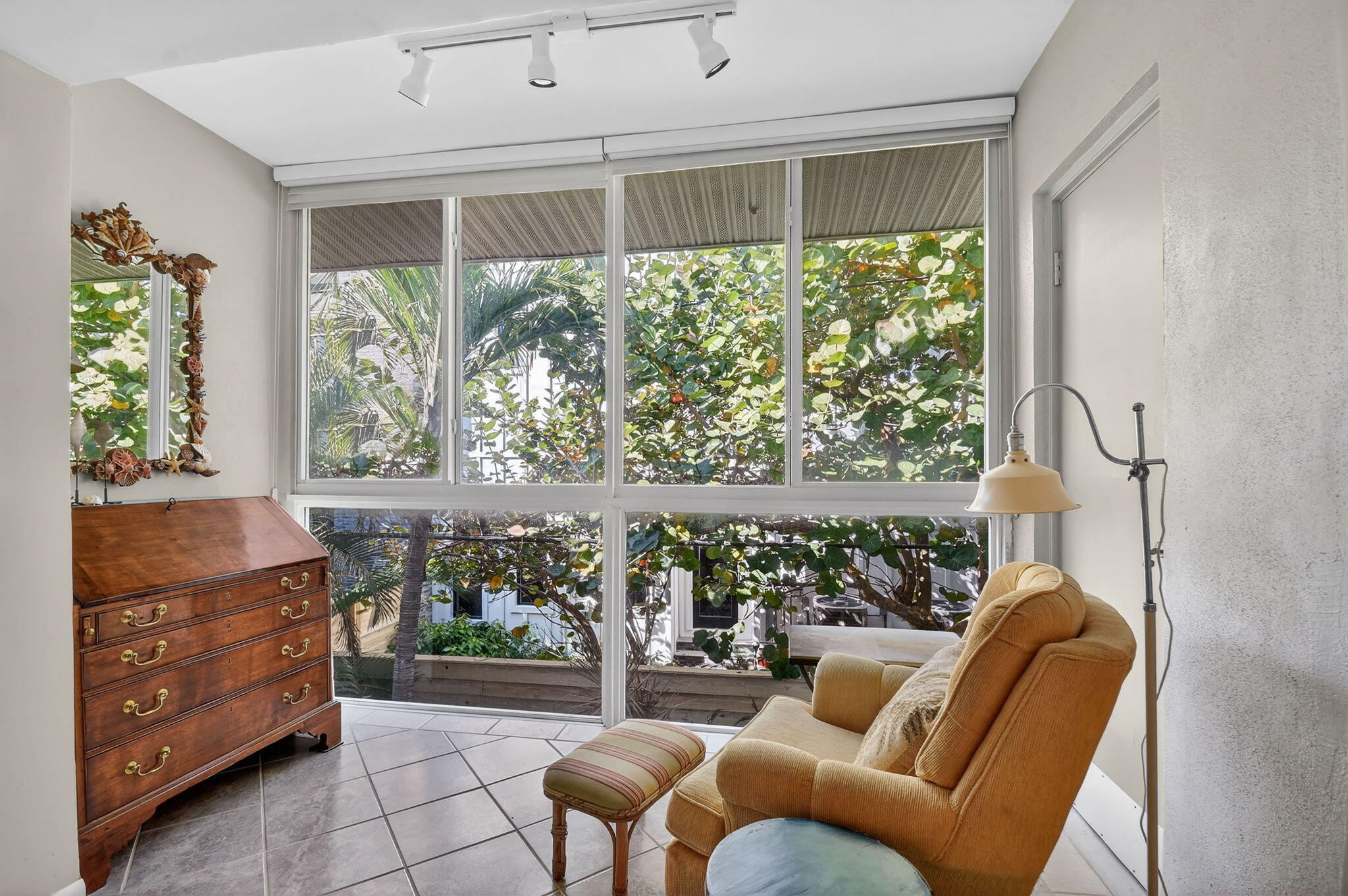 COLONIAL RIDGE CORP - Residential Lease