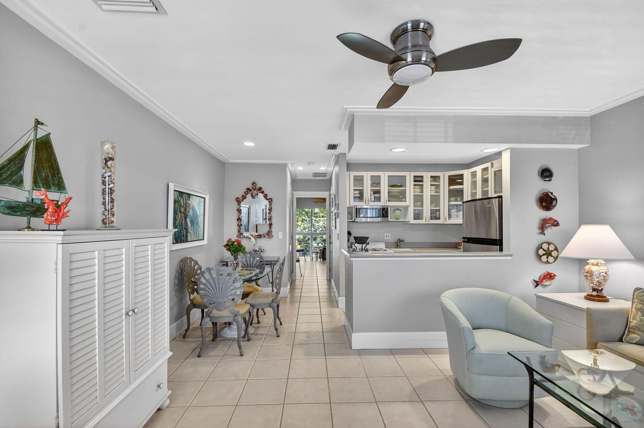 COLONIAL RIDGE CORP - Residential Lease