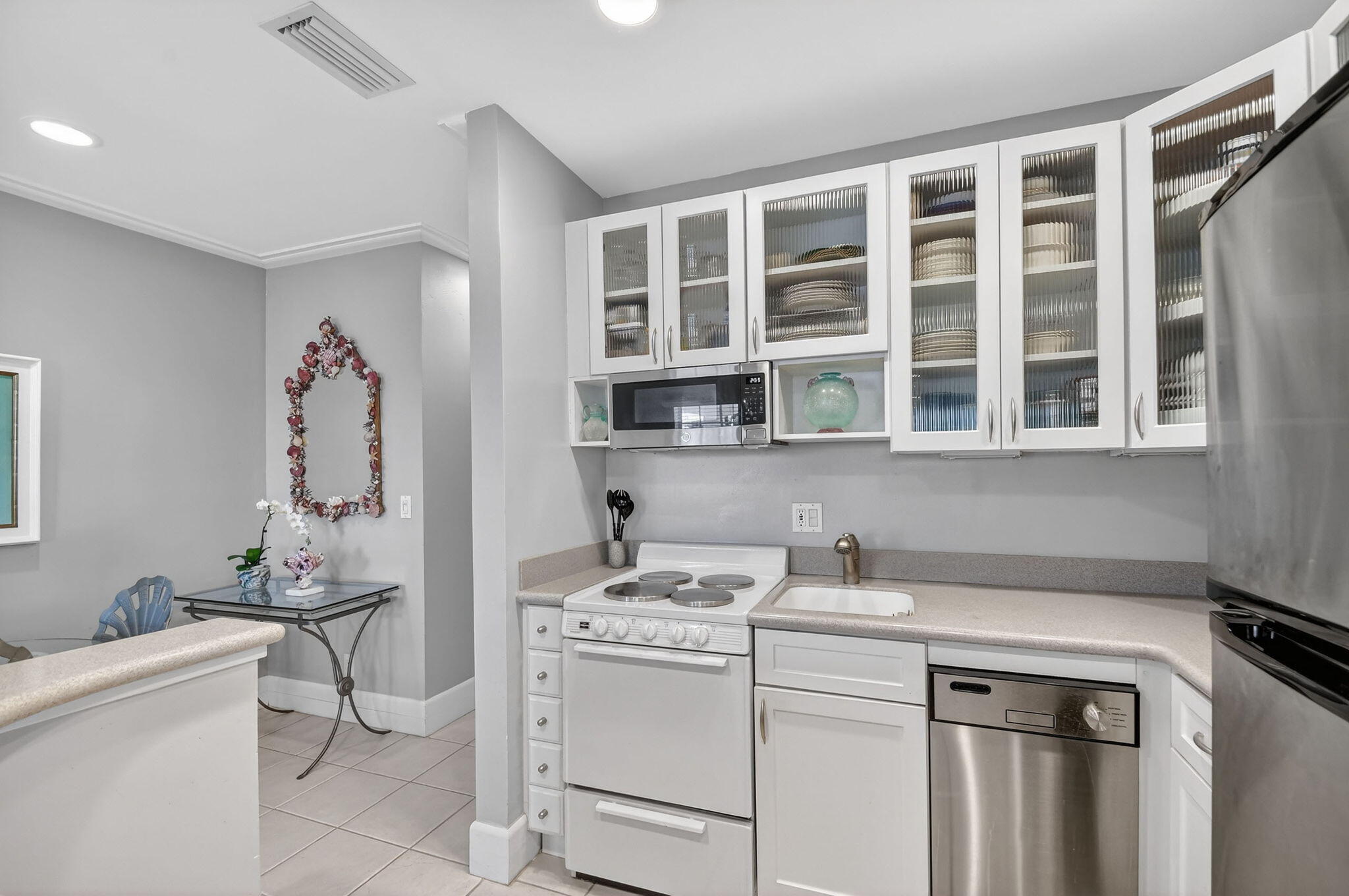 COLONIAL RIDGE CORP - Residential Lease