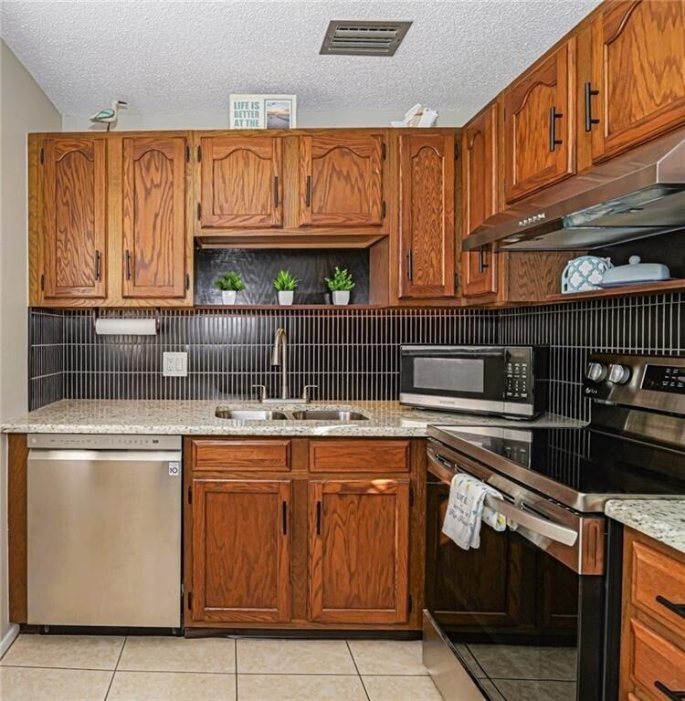 VISTA GARDENS - Residential Lease