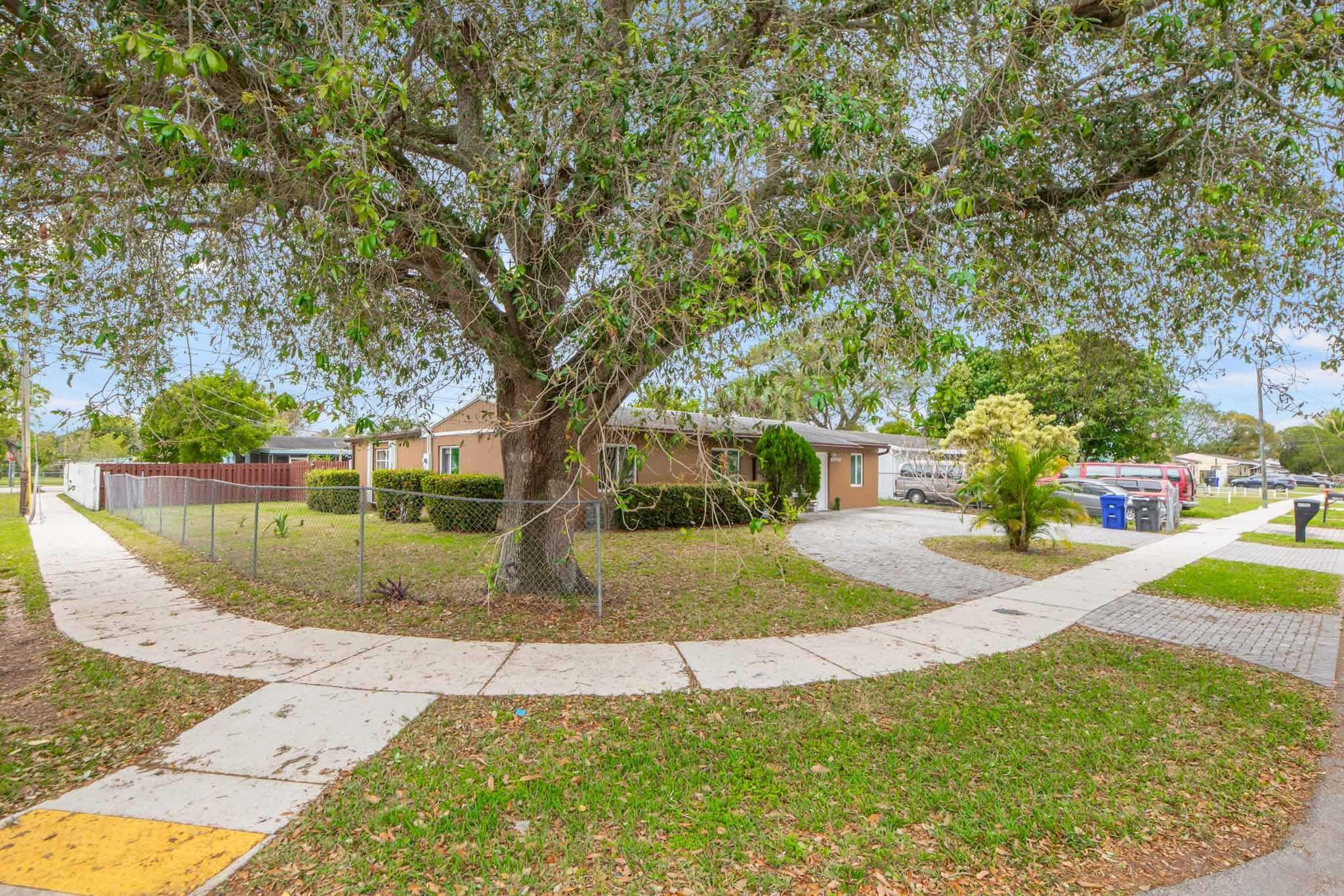 BROADVIEW COUNTRY CLUB - Residential