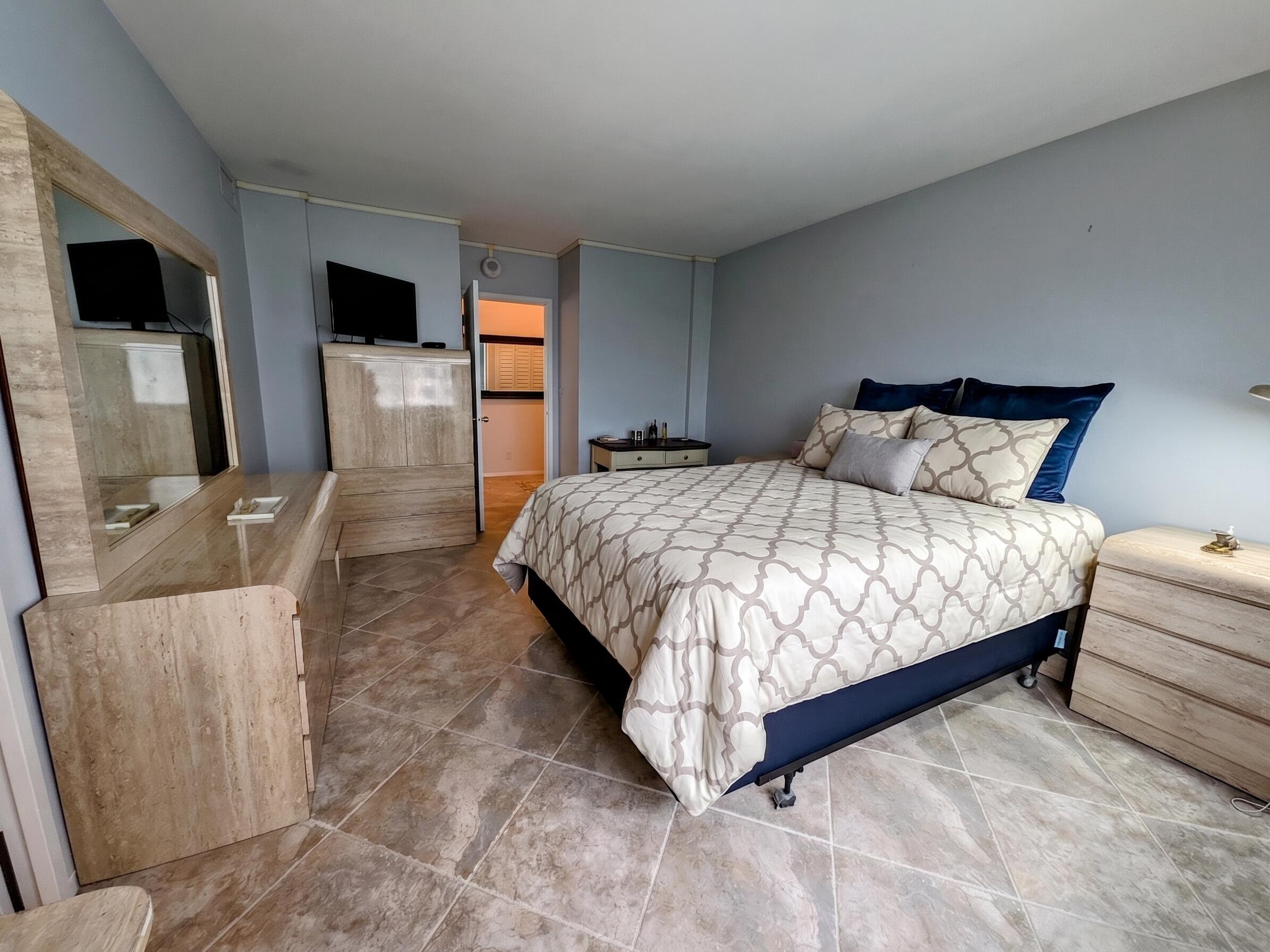 EDGEWATER ARMS CO-OP - Residential