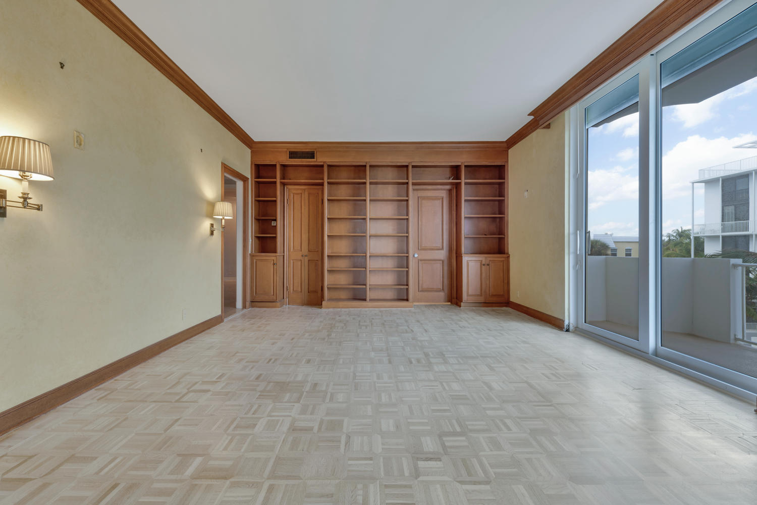 KIRKLAND HOUSE CONDO - Residential