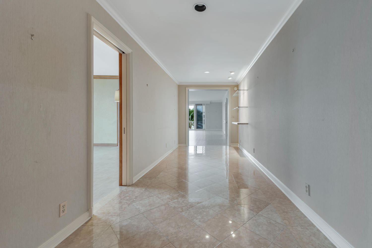 KIRKLAND HOUSE CONDO - Residential