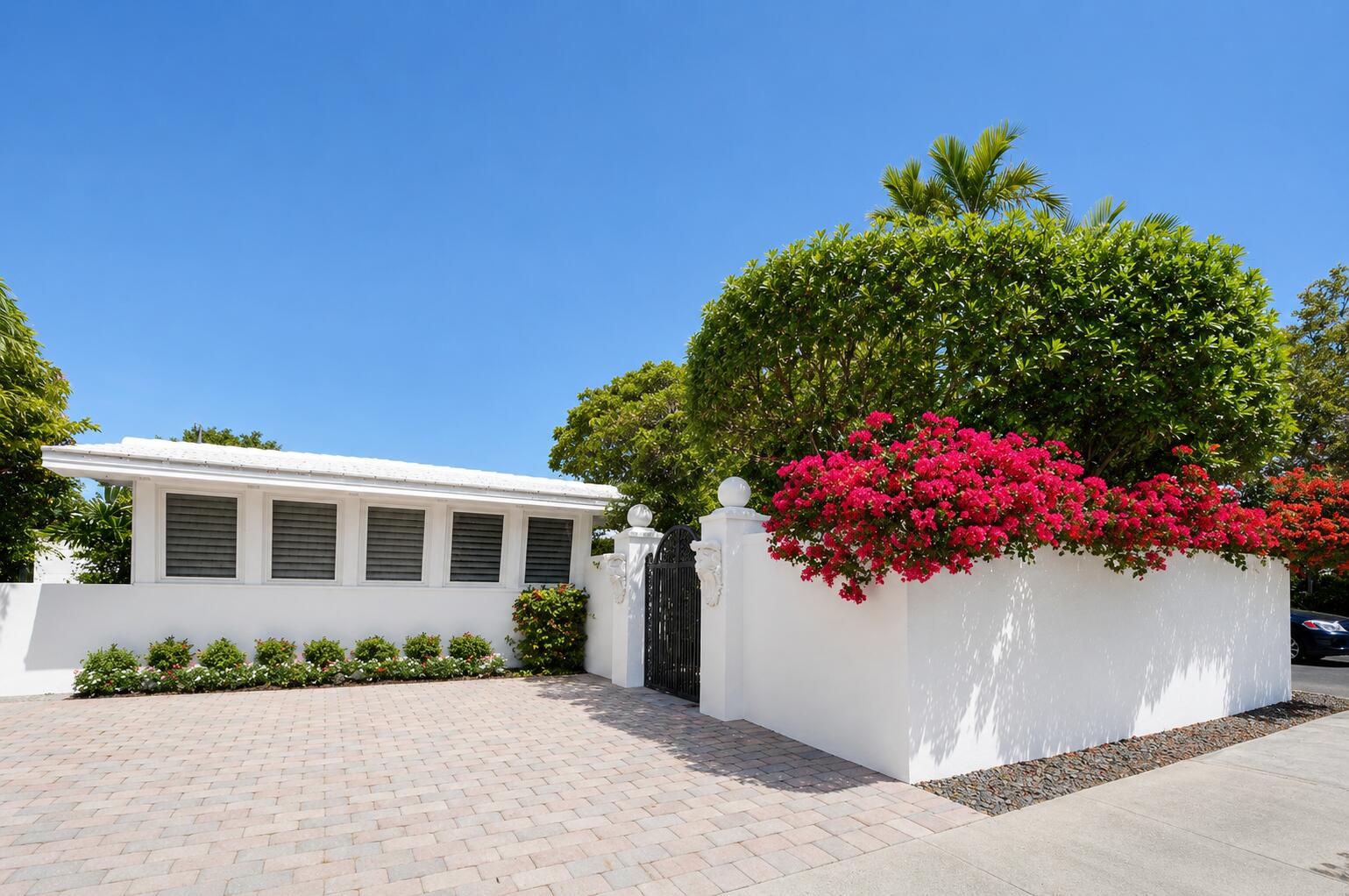 Exceptional opportunity in the heart of Fort Lauderdale just one block from Las Olas Boulevard! This unique property includes two large, gated courtyard areas, ideal for a pool, fully renovated kitchen and a spacious home office room. The fully separate guest suite/mother-in-law quarters offers a private gated entrance & parking, creating ideal potential for multigenerational living, guest accommodations, rental income, or a private work space. Just minutes from downtown Fort Lauderdale, beaches, dining, shopping, marinas, nightlife, and world-class entertainment, this location continues to see strong luxury growth and redevelopment activity.  **HOA membership optional. Recent surrounding properties have been renovated or redeveloped into multimillion-dollar residences, making this an exceptional opportunity to secure property in one of Fort Lauderdale's most desirable and evolving corridors. Whether you are looking for a primary residence, income-producing property, renovation project, or long-term investment opportunity, the potential here is truly endless.  *Currently not in a flood evacuation zone