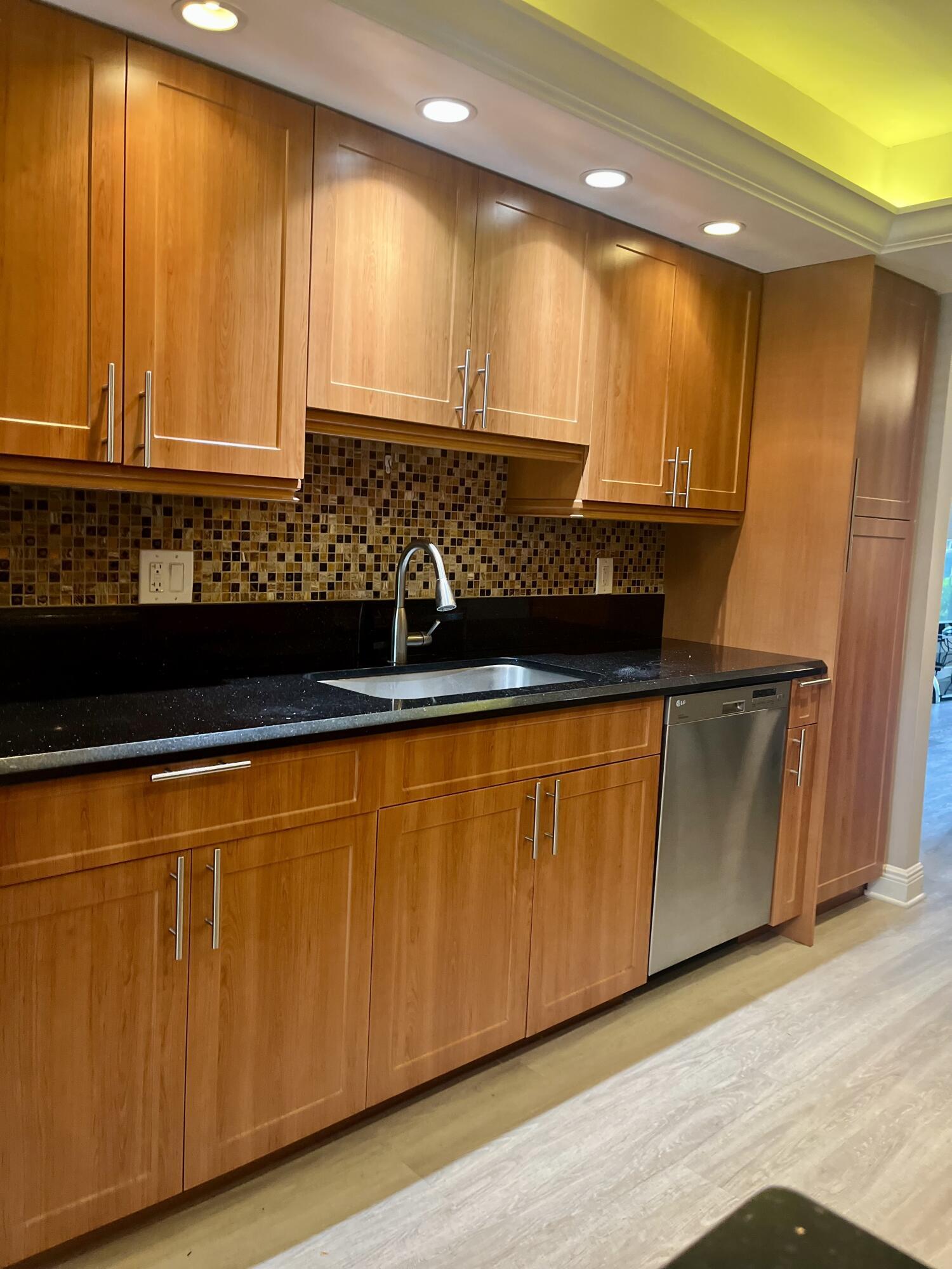 ANDROS VILLAGE WYNMOOR - Residential Lease