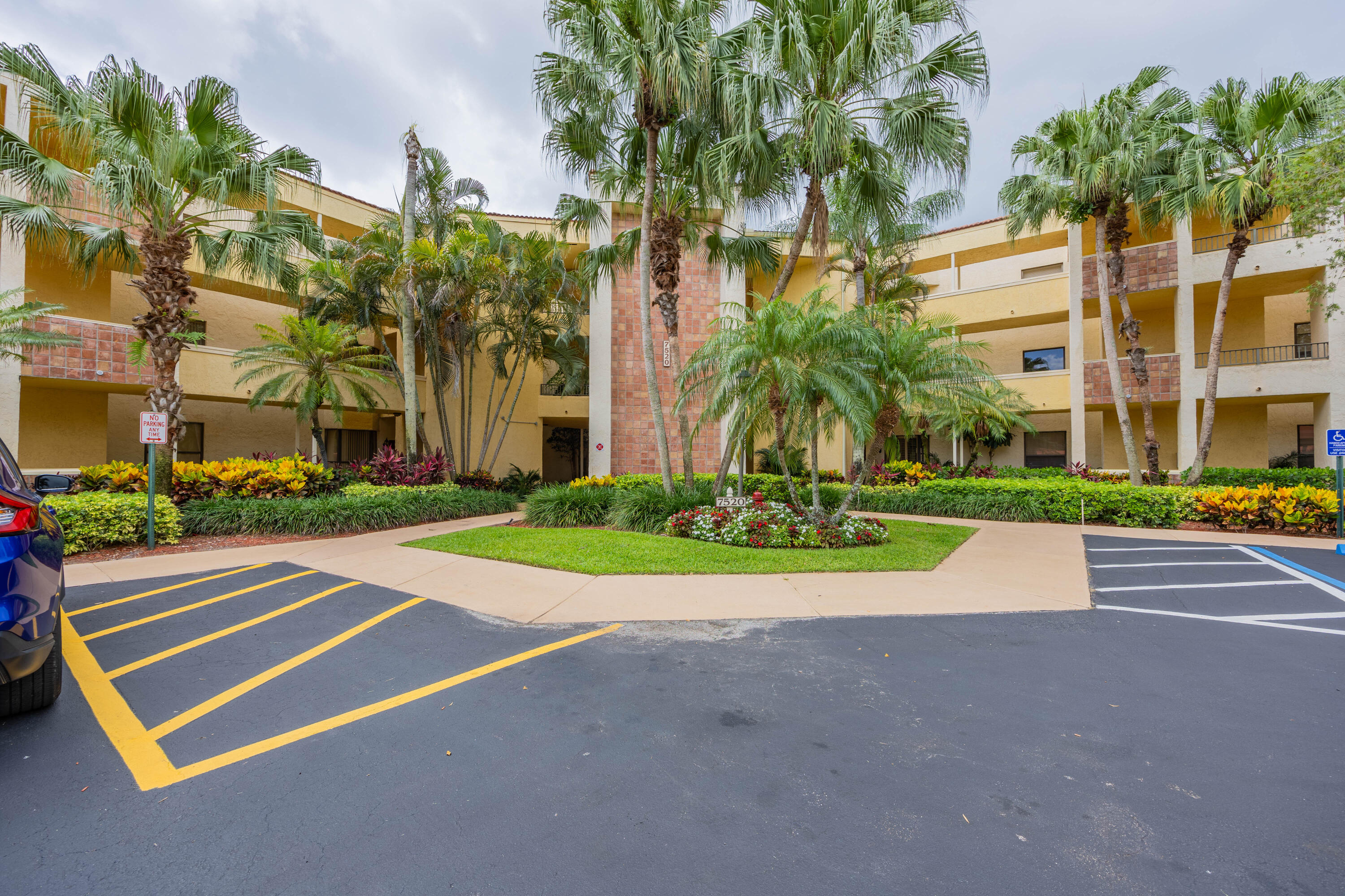 LA PAZ AT BOCA POINTE - Residential