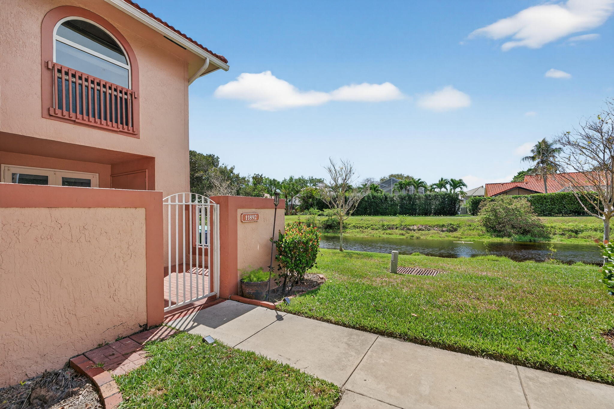 CORAL SPRINGS COUNTRY CLUB - Residential