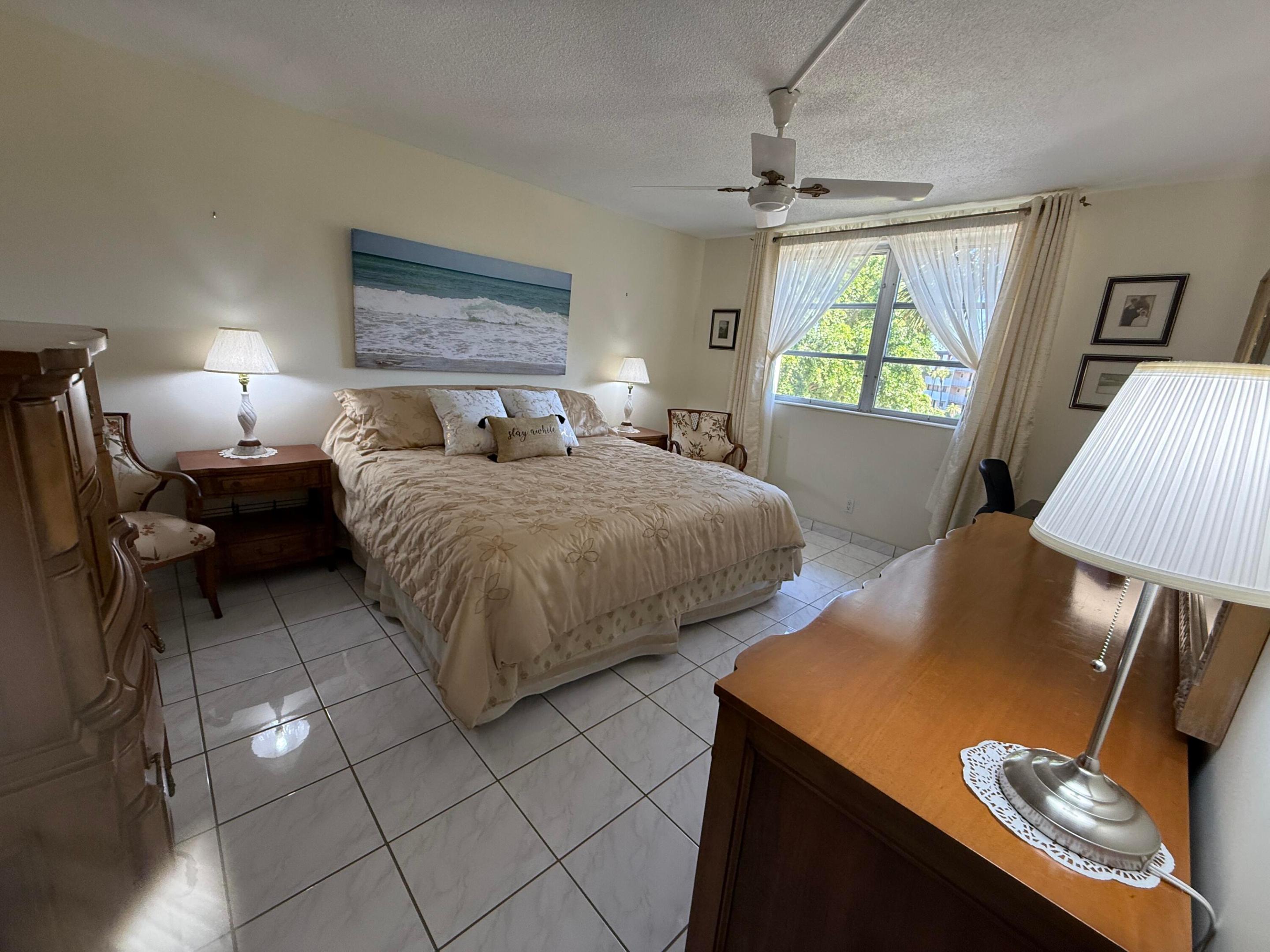 Laudedale Oaks - Residential
