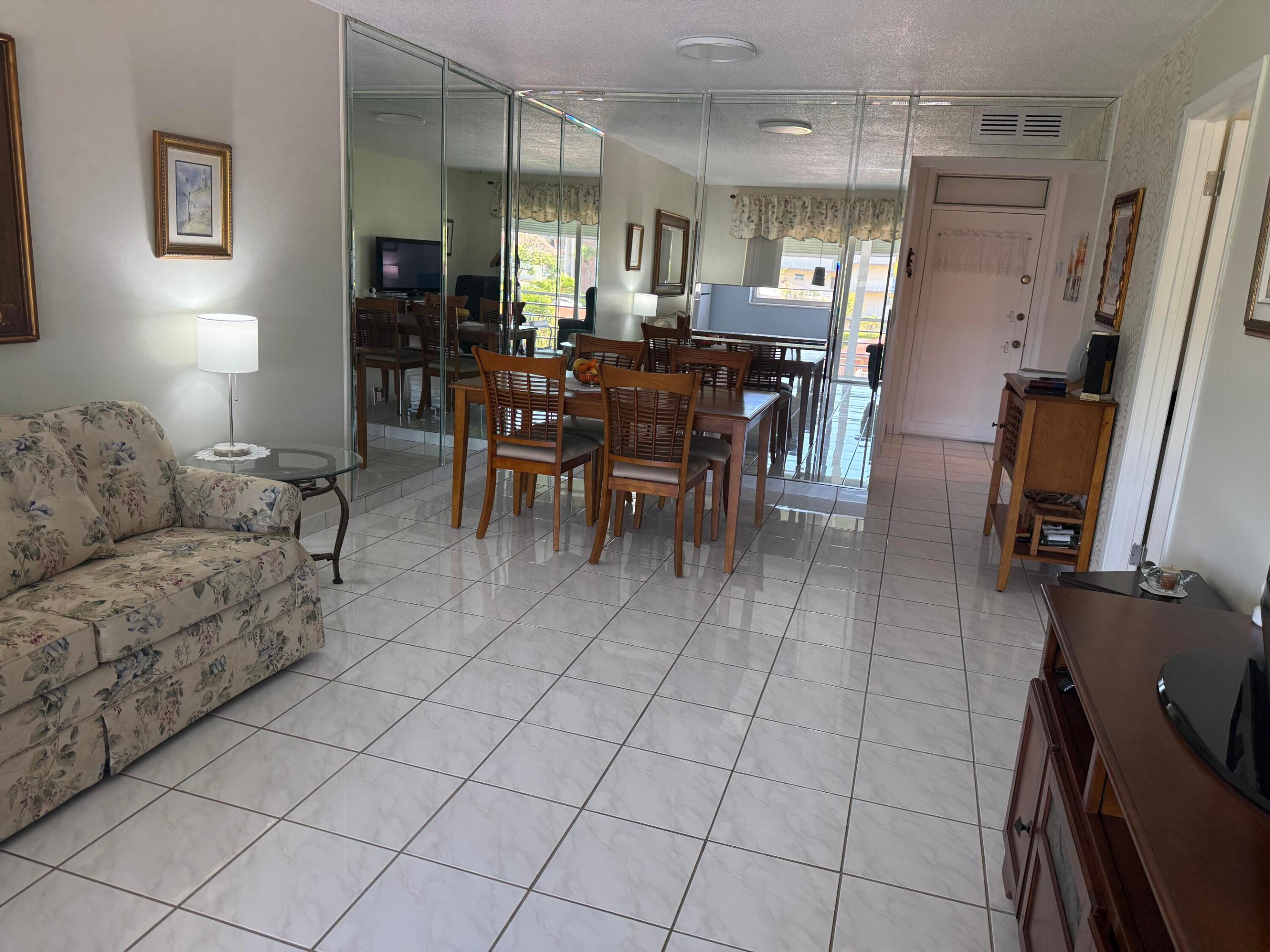 Laudedale Oaks - Residential