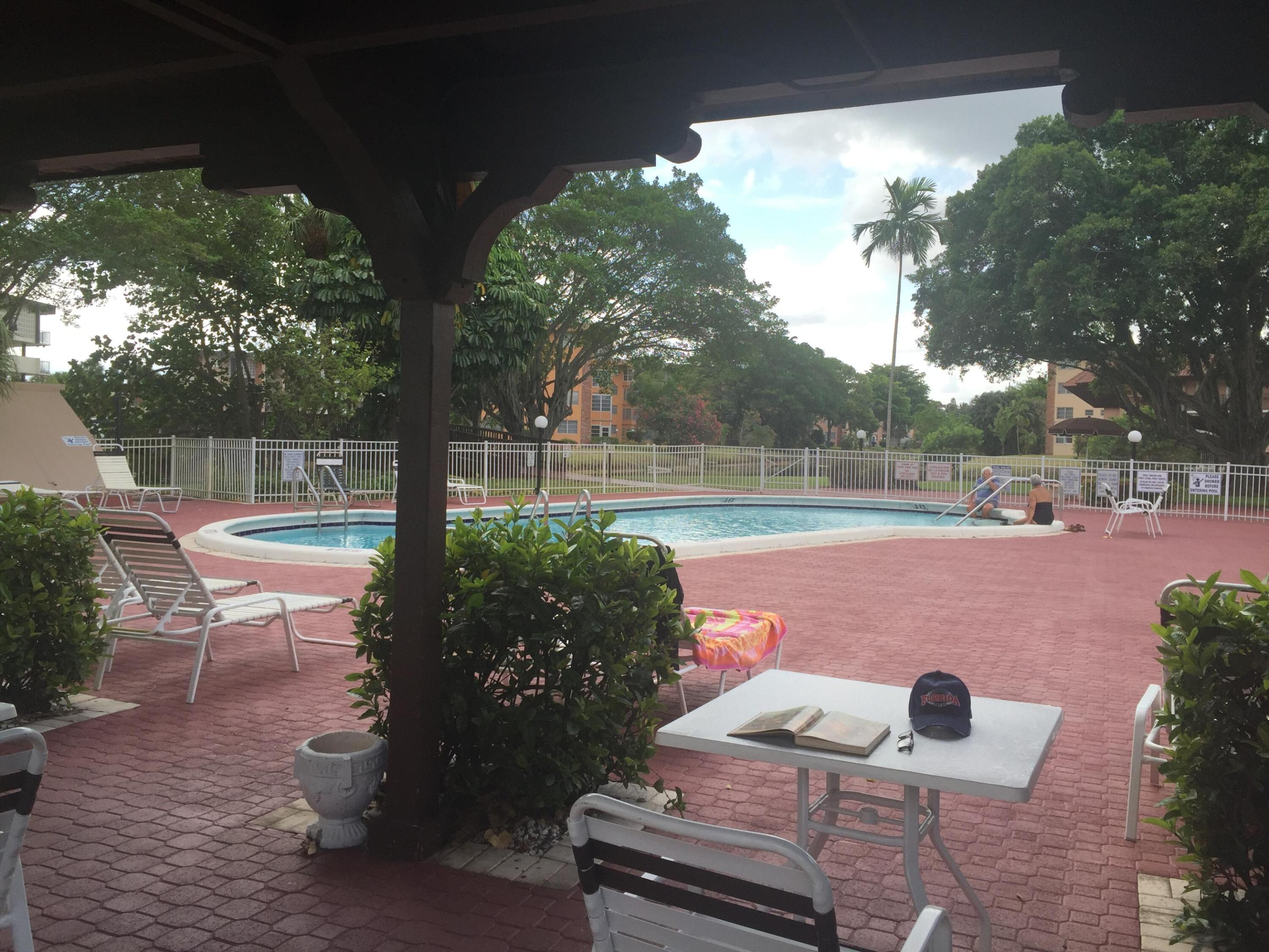 Laudedale Oaks - Residential