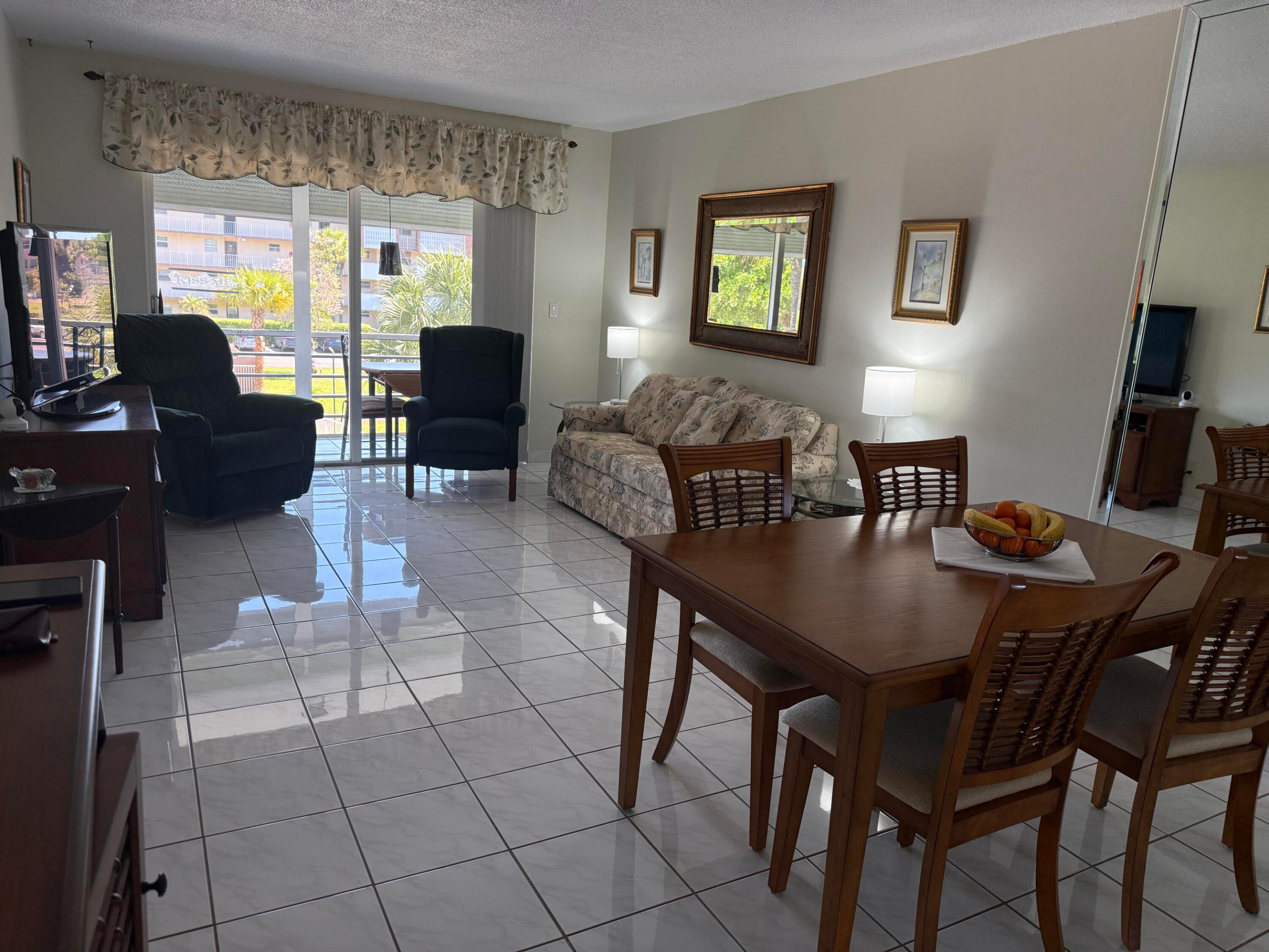Laudedale Oaks - Residential