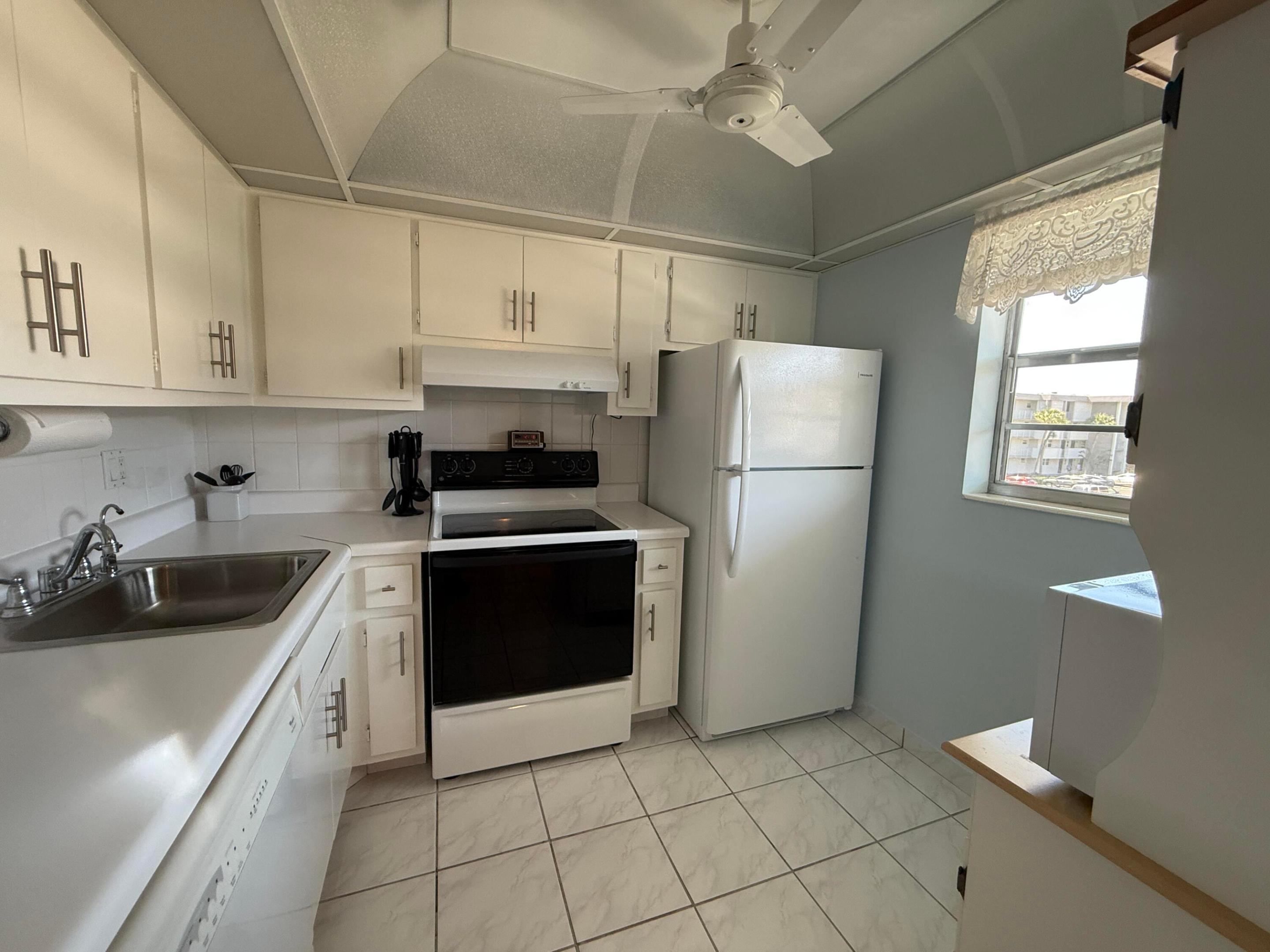 Laudedale Oaks - Residential